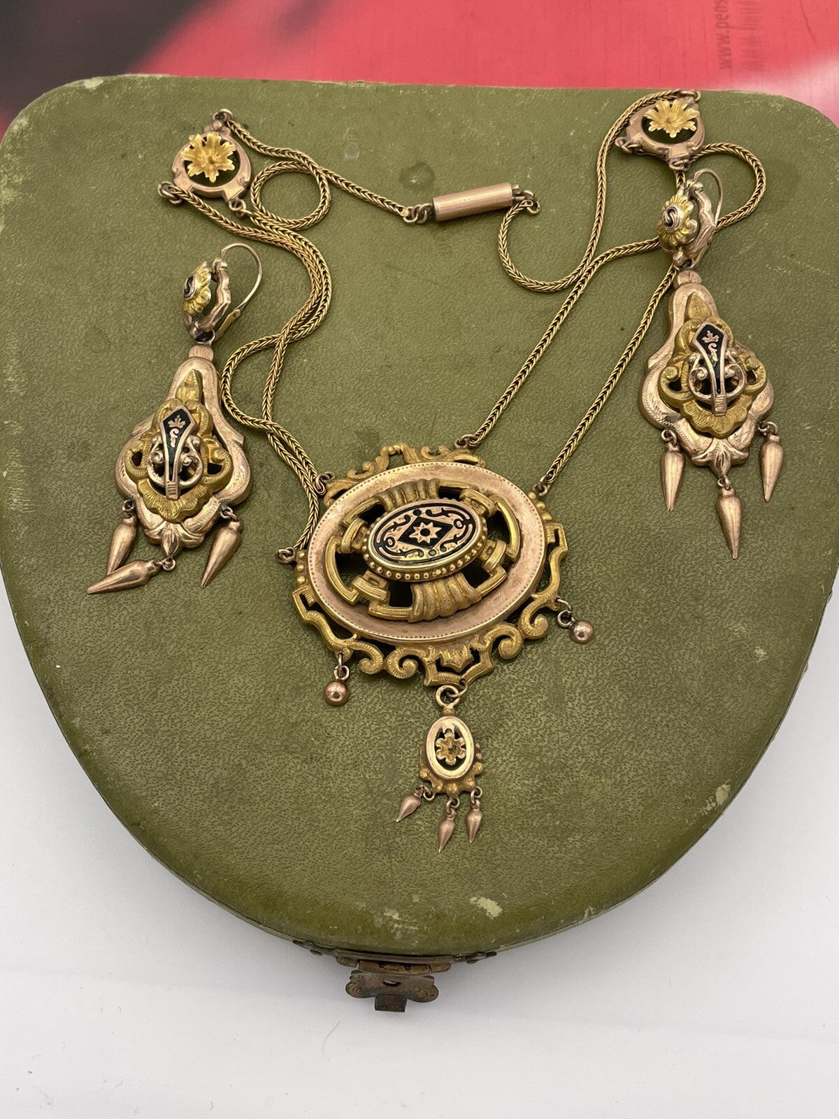 Parure borbonica collana e orecchini in oro 6/7 kt con smalti neri, fine '800