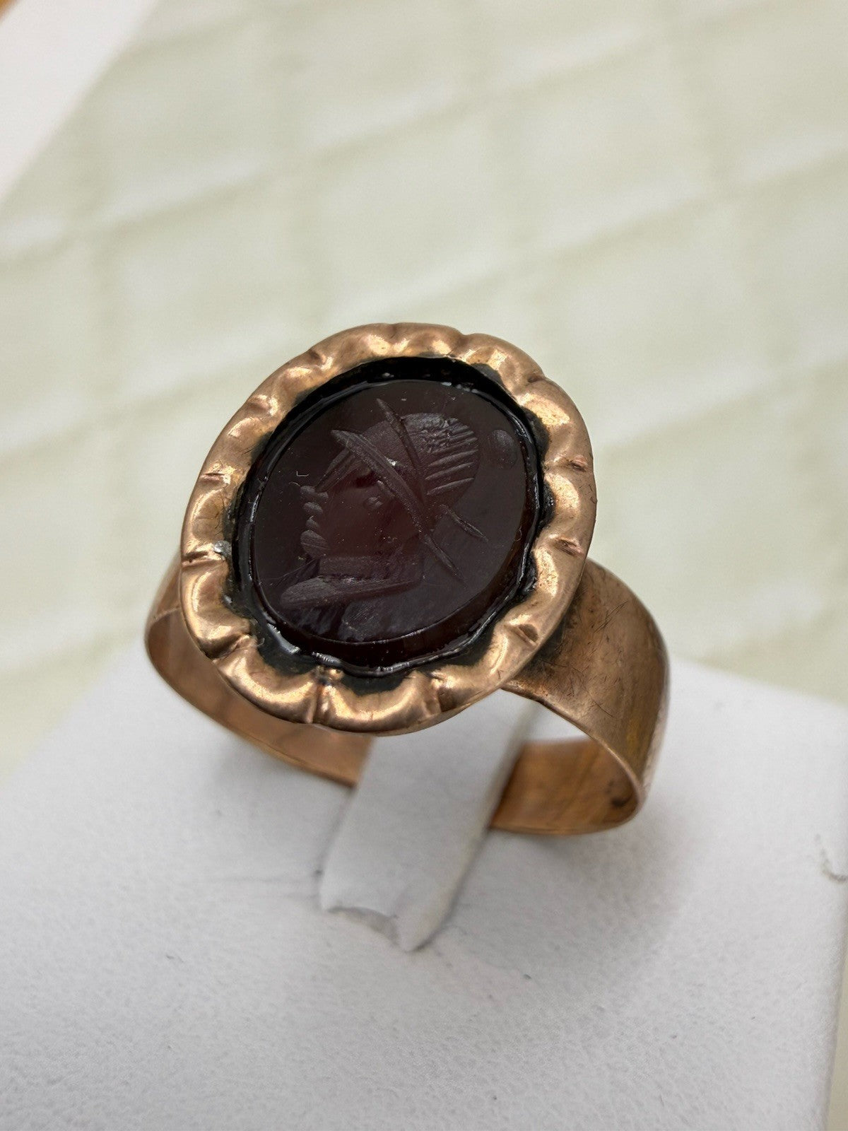 Anello borbonico in oro 6/7 kt con corniola incisa a guerriero, fine '800 – foto 14