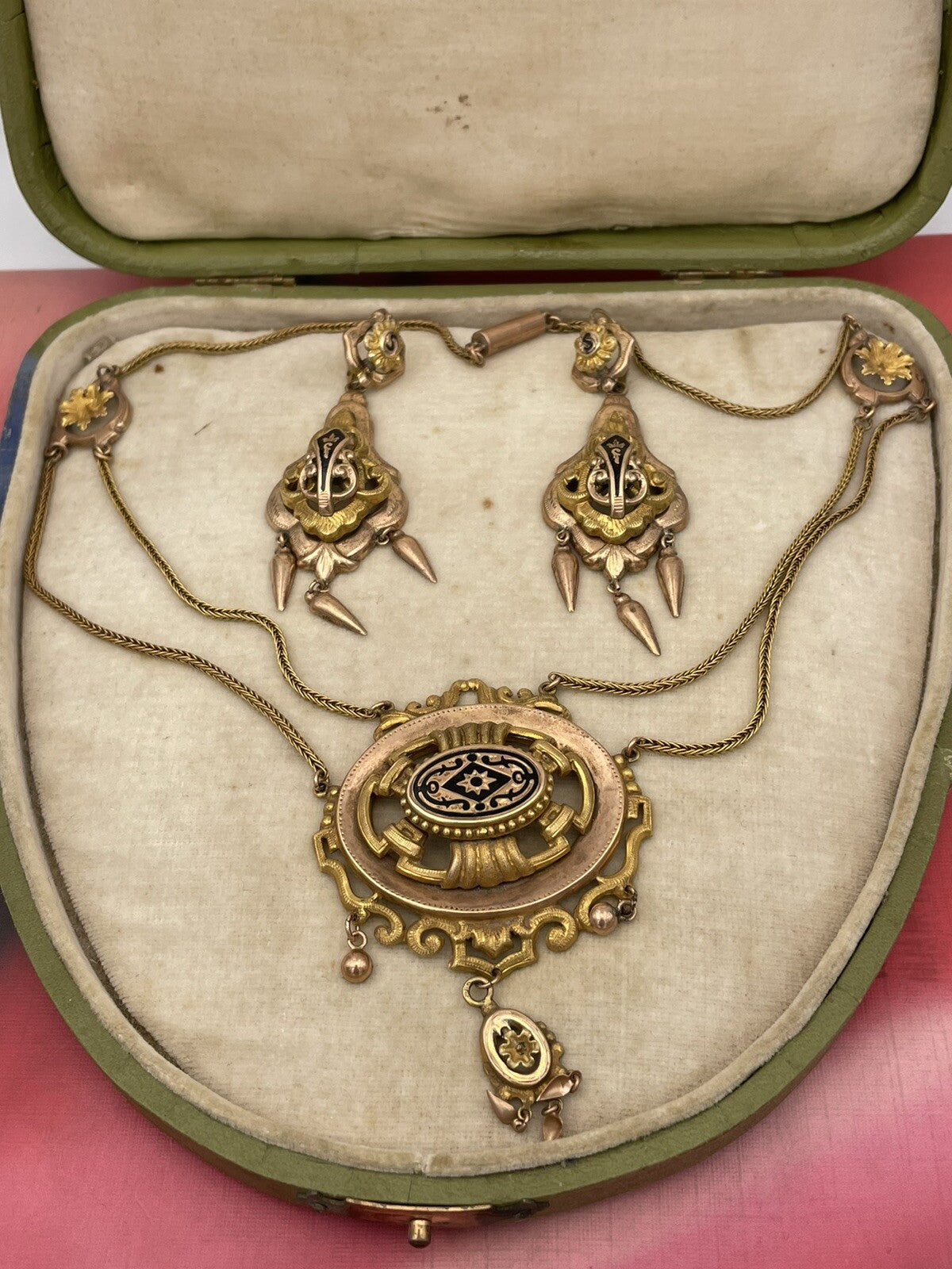 Parure borbonica collana e orecchini in oro 6/7 kt con smalti neri, fine '800 – foto 4