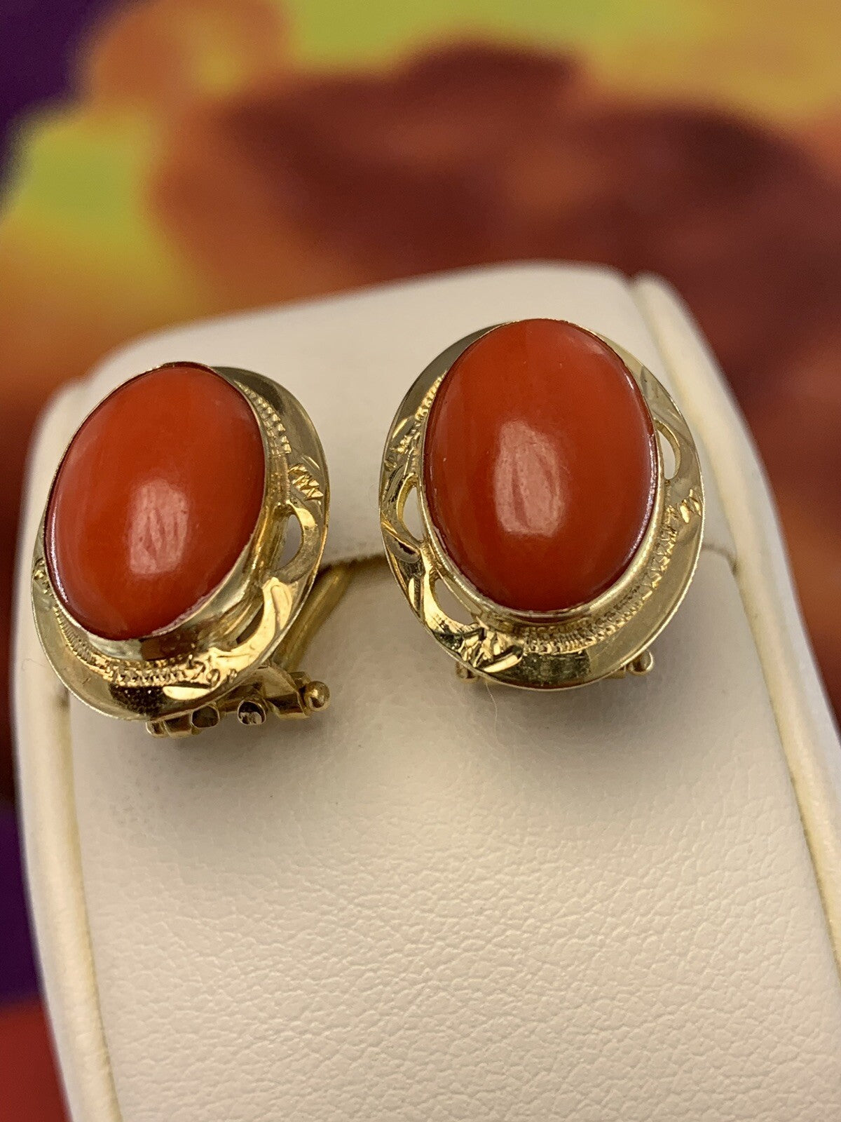 Orecchini artigianali in oro 18 kt con corallo mediterraneo ovale – foto 7