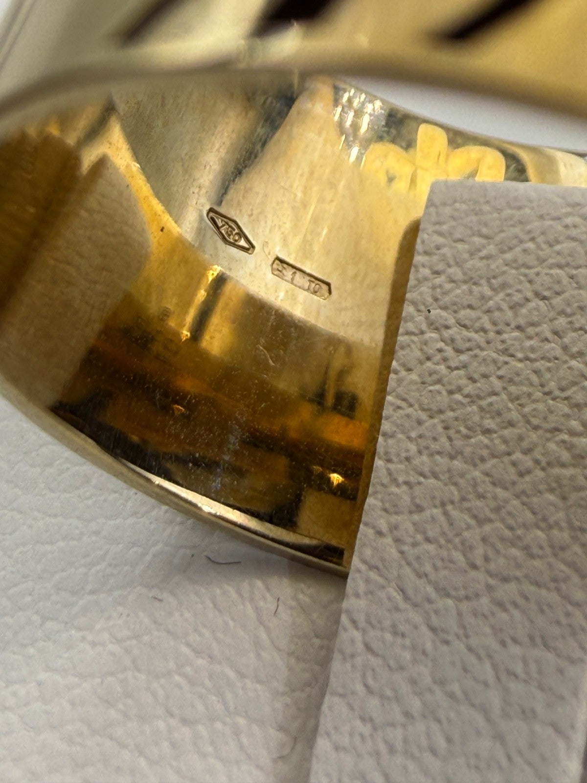 Anello Gucci Icon Prints a fascia larga in oro giallo 18 kt – foto 14