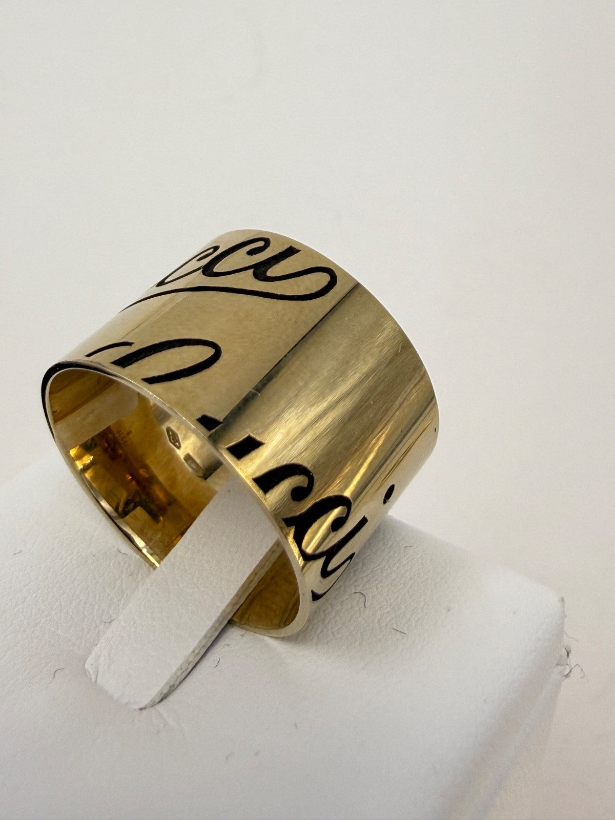 Anello Gucci Icon Prints a fascia larga in oro giallo 18 kt – foto 19