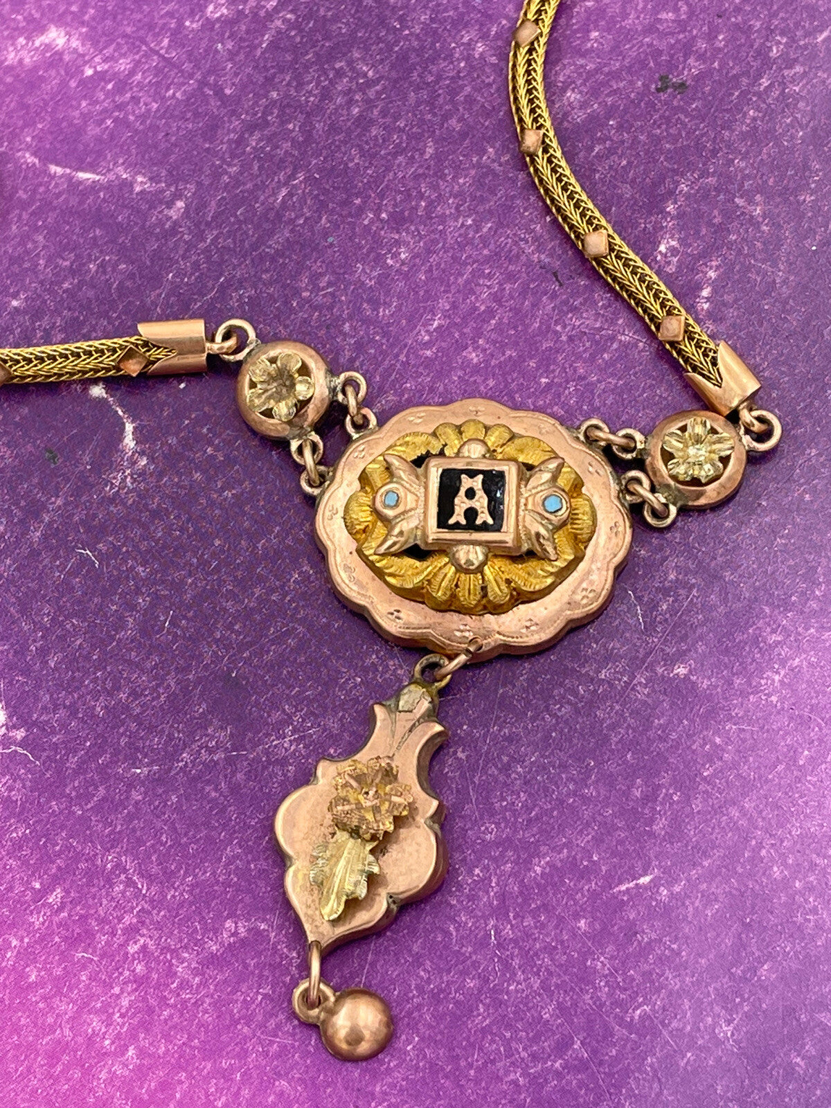 Collana antica in oro 6/7 kt con centrale smaltato Amor, fine '800 – foto 2