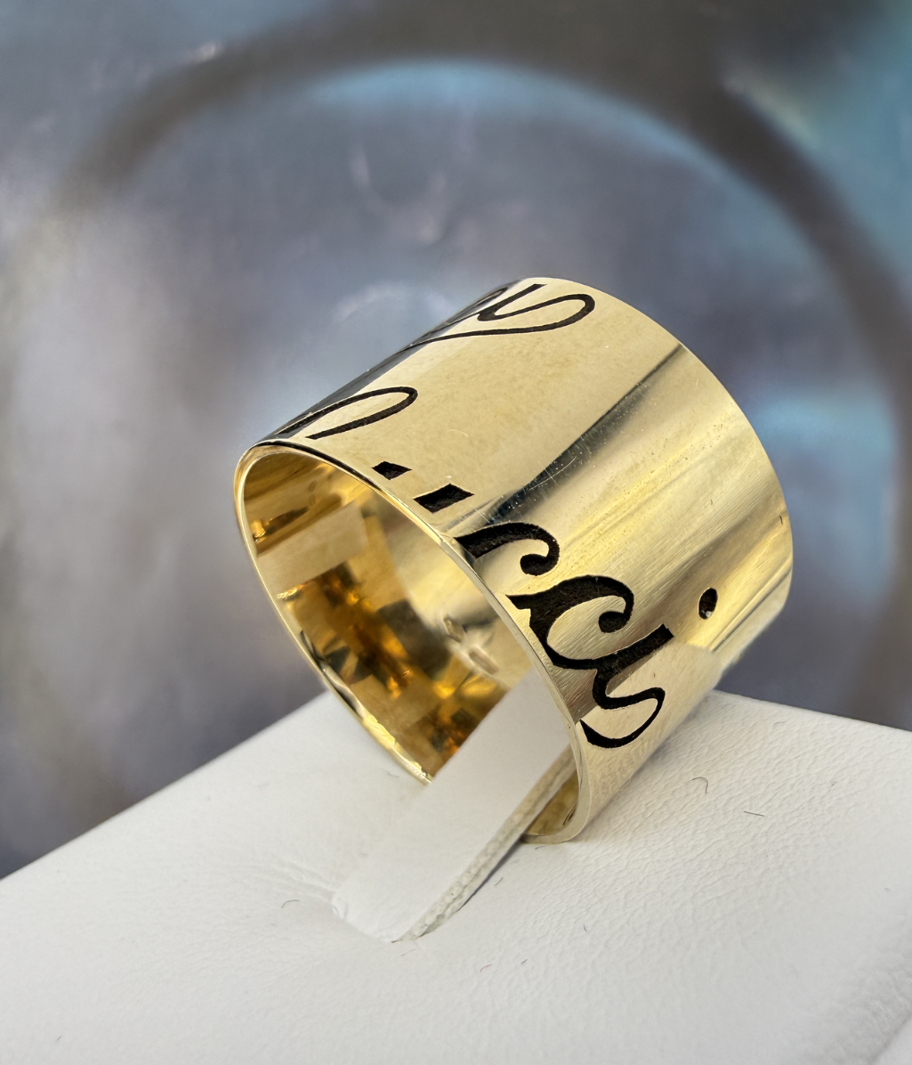 Anello Gucci Icon Prints a fascia larga in oro giallo 18 kt – foto 13