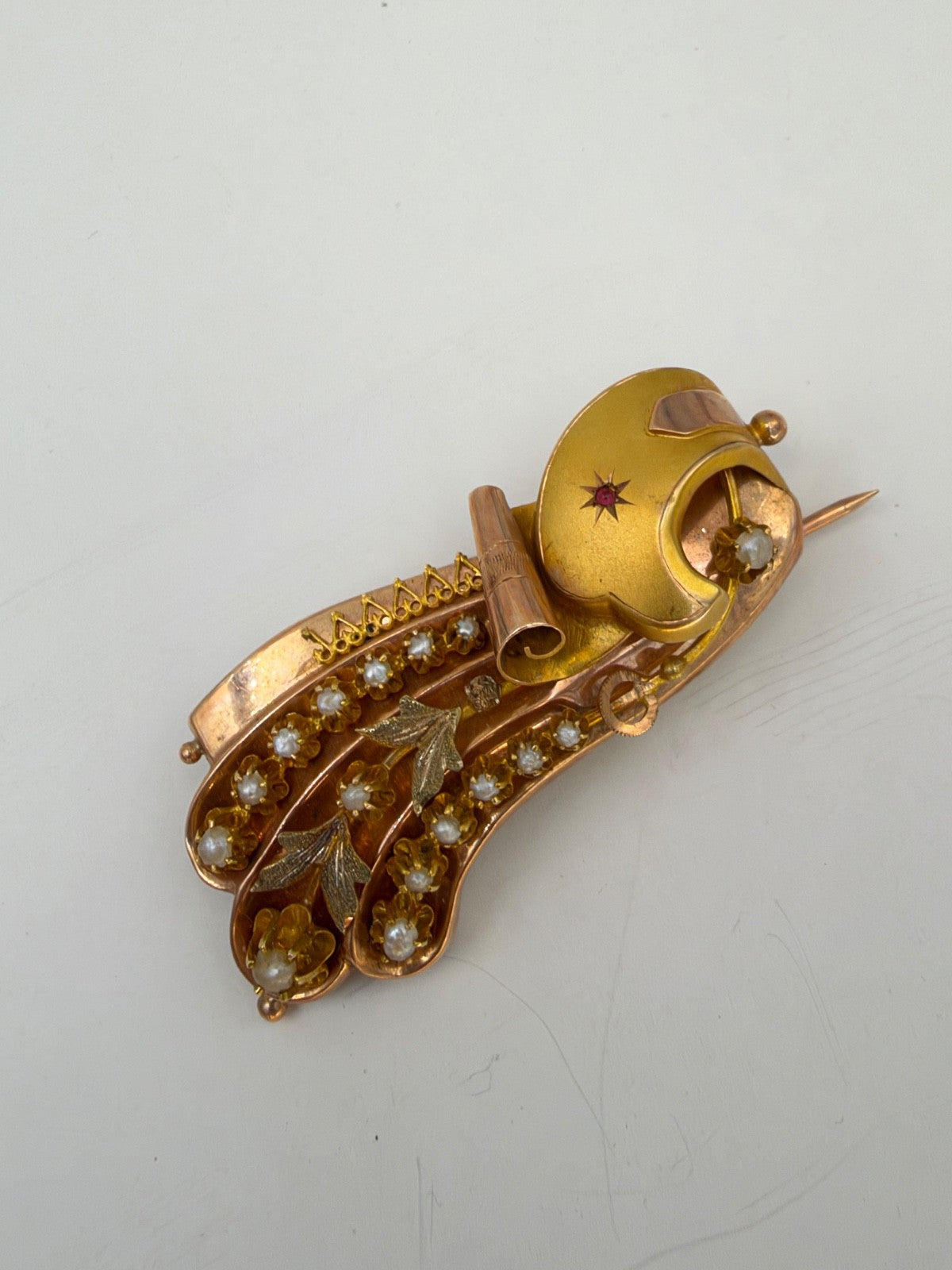 Spilla borbonica in oro 6/7 kt con volute, foglie e microperle, fine '800 – foto 5