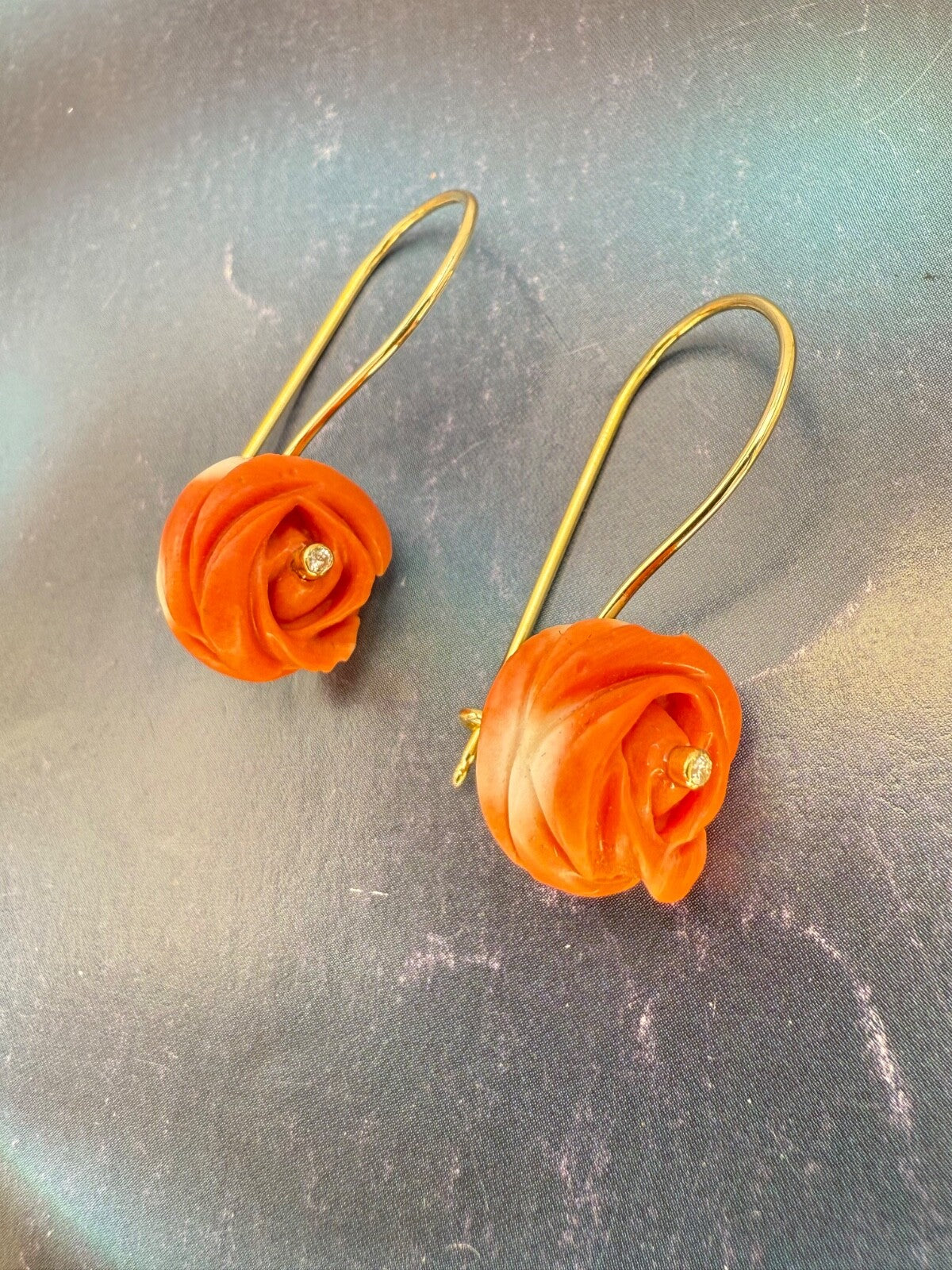 Orecchini a rosa in corallo cerasuolo con brillanti, oro 18 kt – foto 5