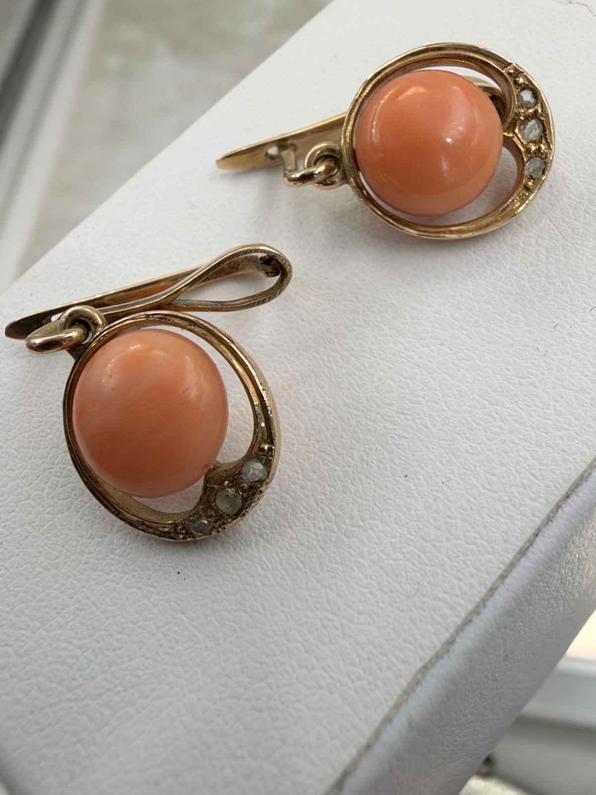 Orecchini antichi in oro rosso 6/7 kt con corallo rosato e diamanti, fine '800 – foto 6