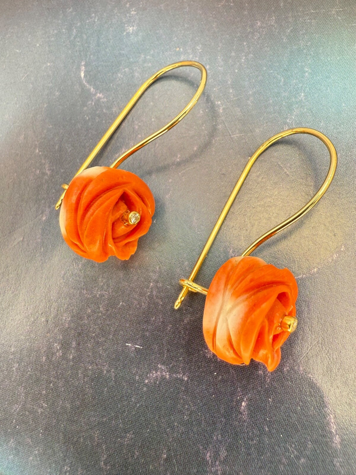 Orecchini a rosa in corallo cerasuolo con brillanti, oro 18 kt – foto 6