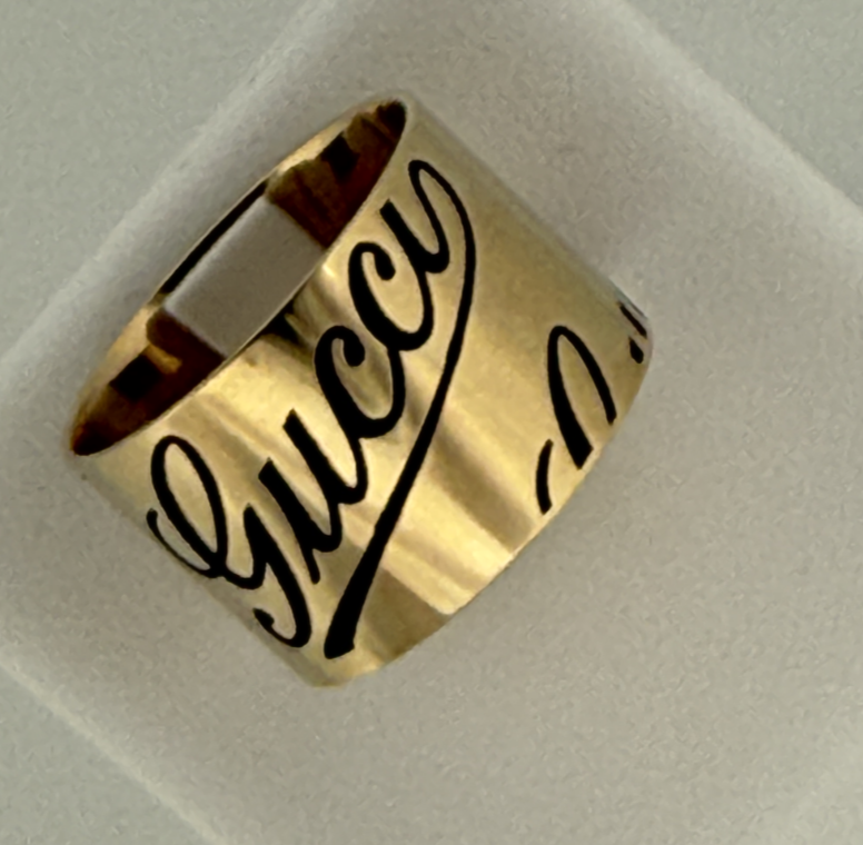 Anello Gucci Icon Prints a fascia larga in oro giallo 18 kt – foto 5