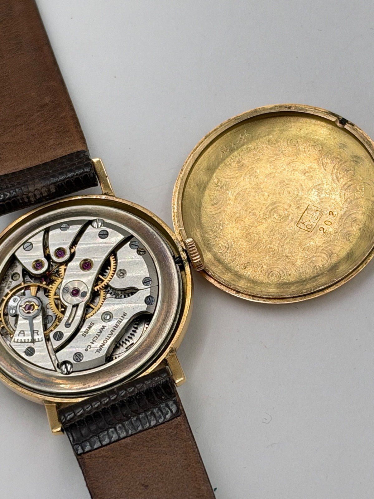 Orologio IWC Schaffhausen calibro 60 in oro 18 kt, anni '40 – foto 19