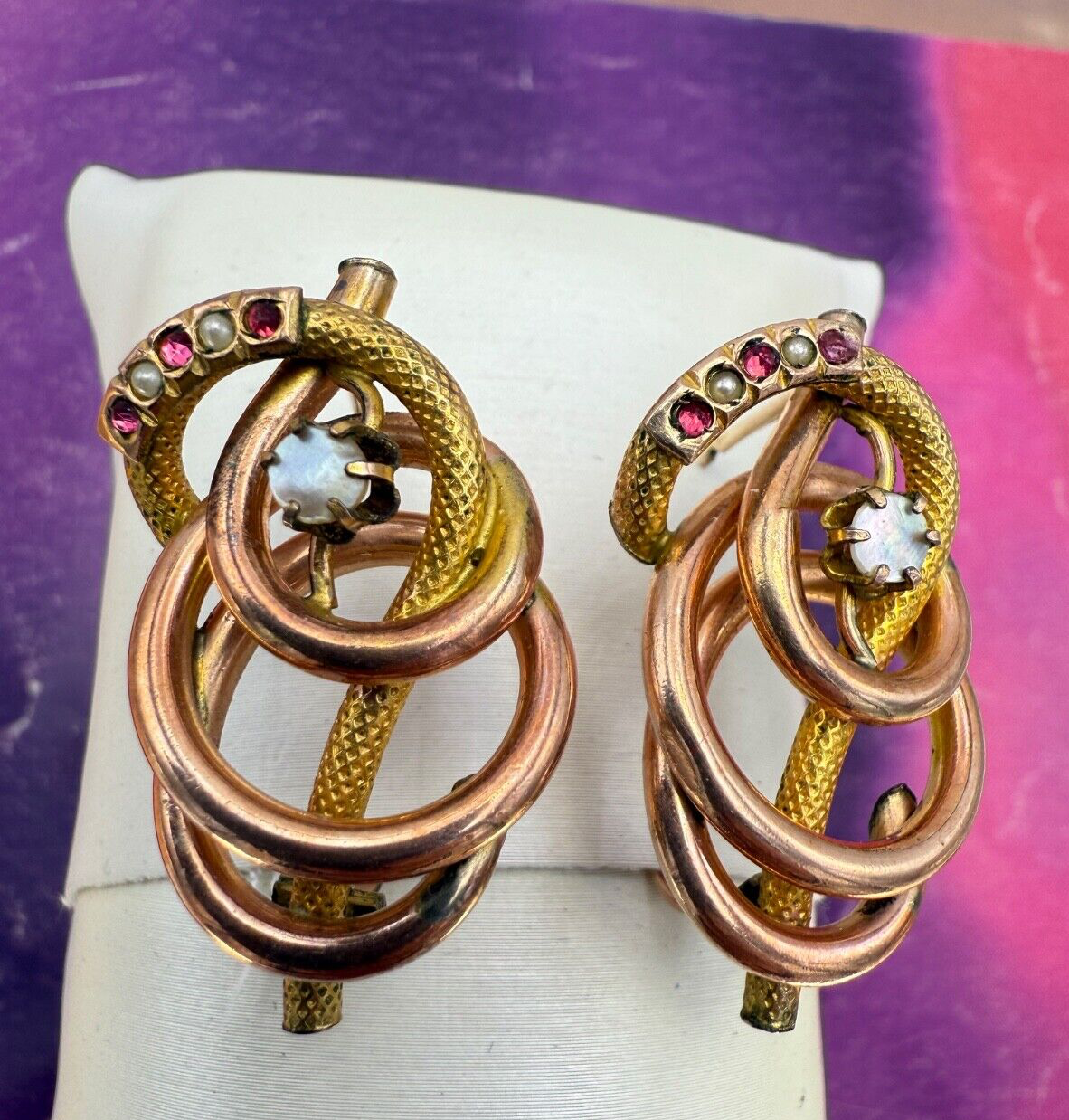 Orecchini antichi in oro 6/7 kt con paste vitree rosse e microperle, '900 – foto 12