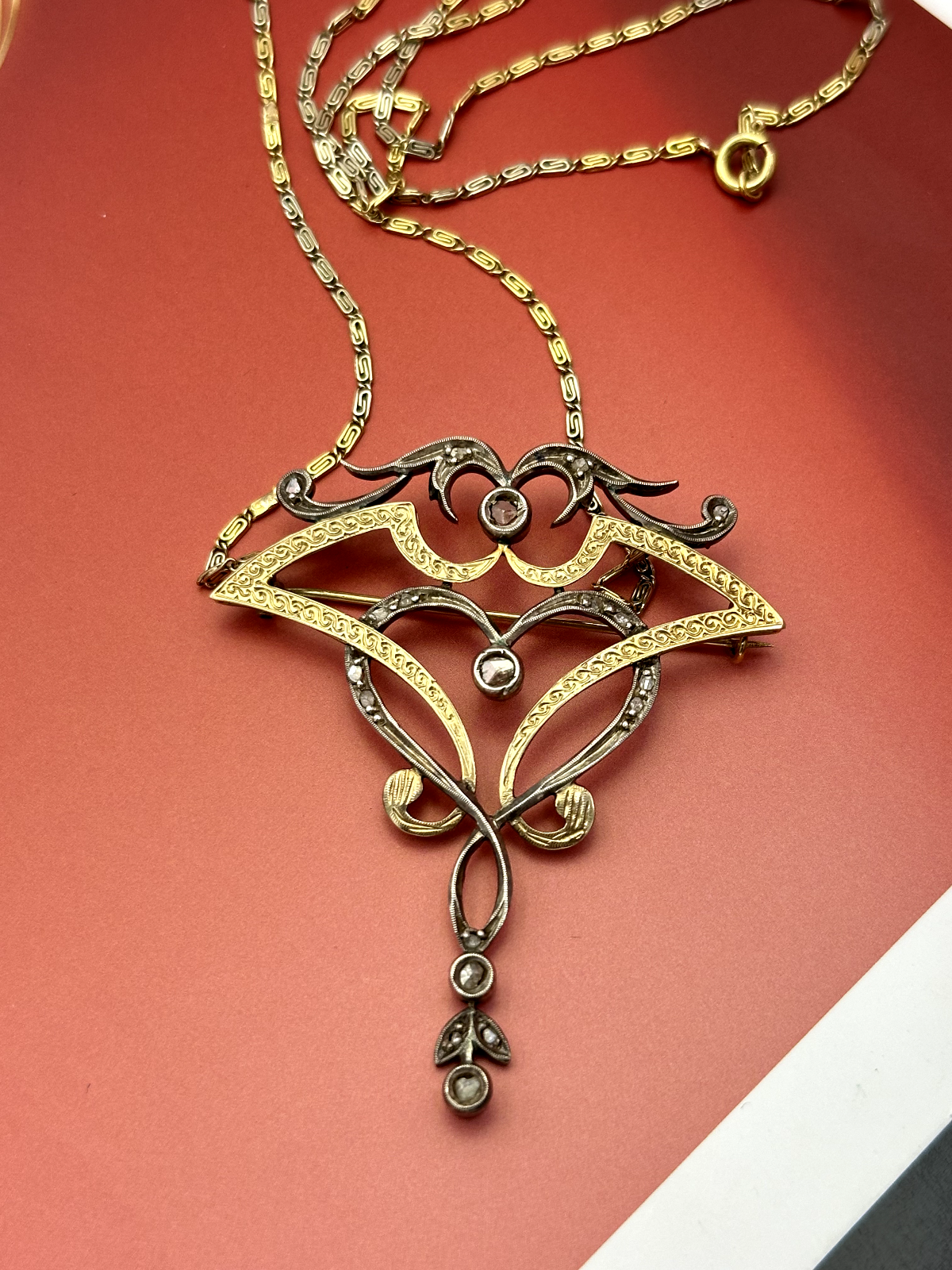 Collana con pendente-spilla antico in oro 12 kt, argento e diamanti, primi '900 – foto 4