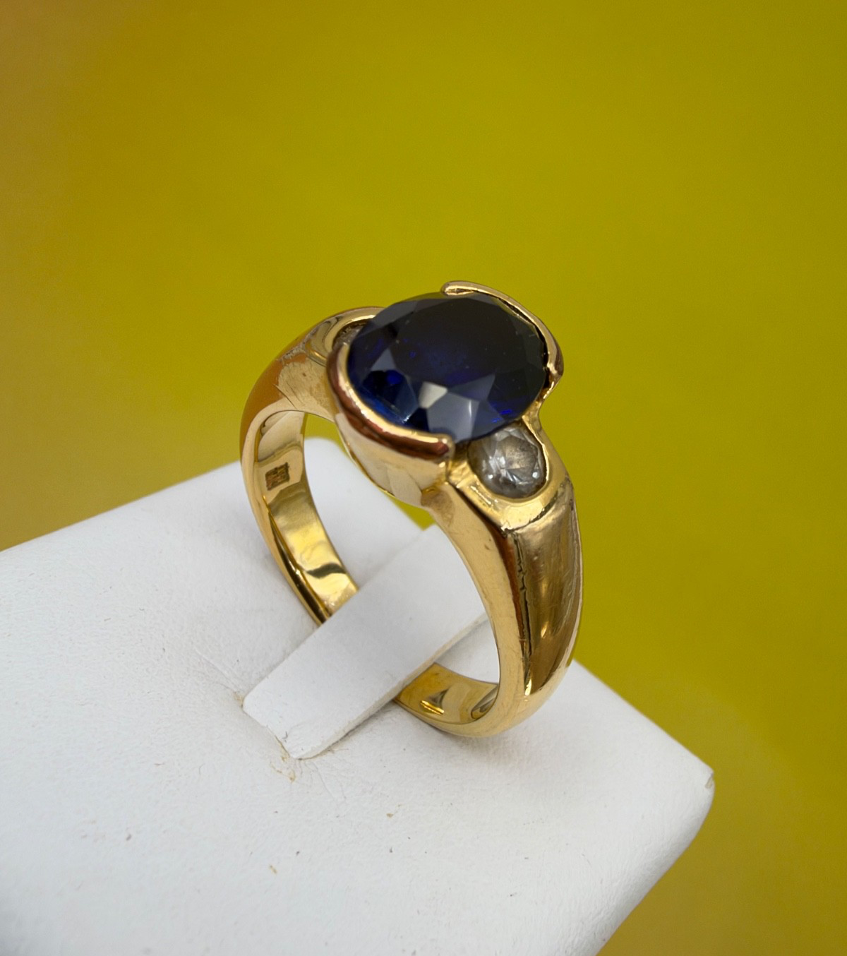 Anello da uomo vintage in oro 12 kt con zaffiro sintetico, anni '70 – foto 3