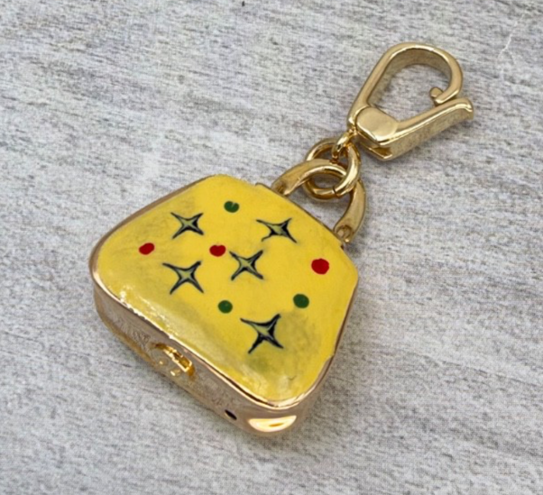 Ciondolo a borsetta smaltata apribile in oro 18 kt, anni '90