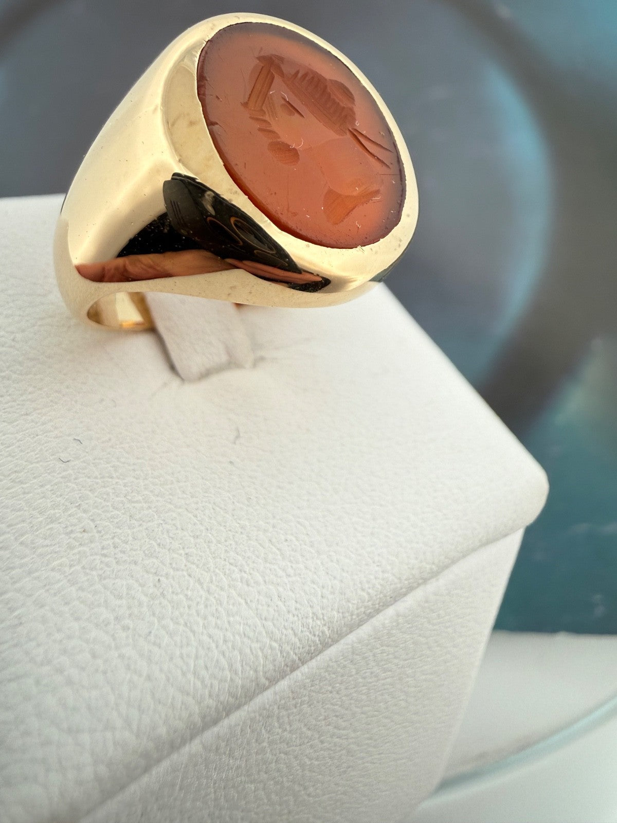 Anello da uomo vintage in oro giallo 18 kt con corniola incisa, anni '60–'70 – foto 2
