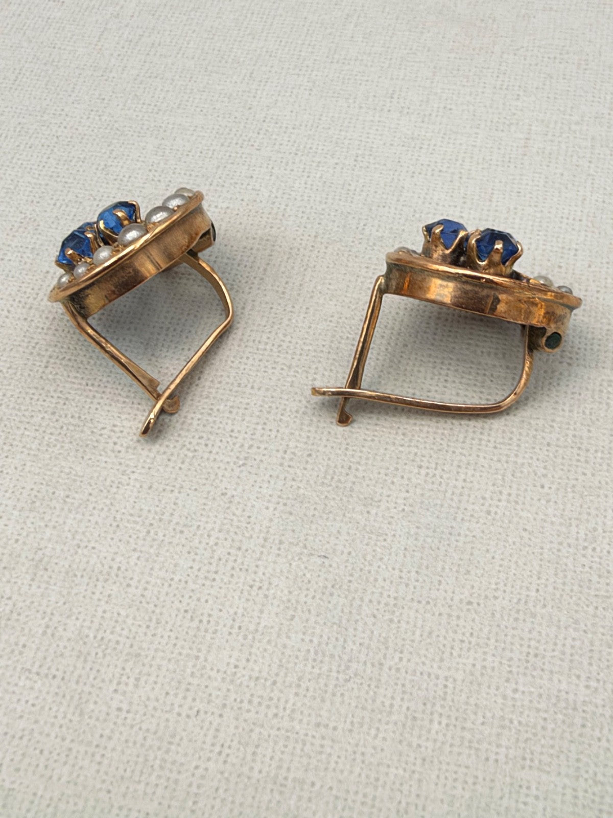 Parure antica spilla e orecchini in oro 6/7 kt con paste vitree blu, fine '800 – foto 9