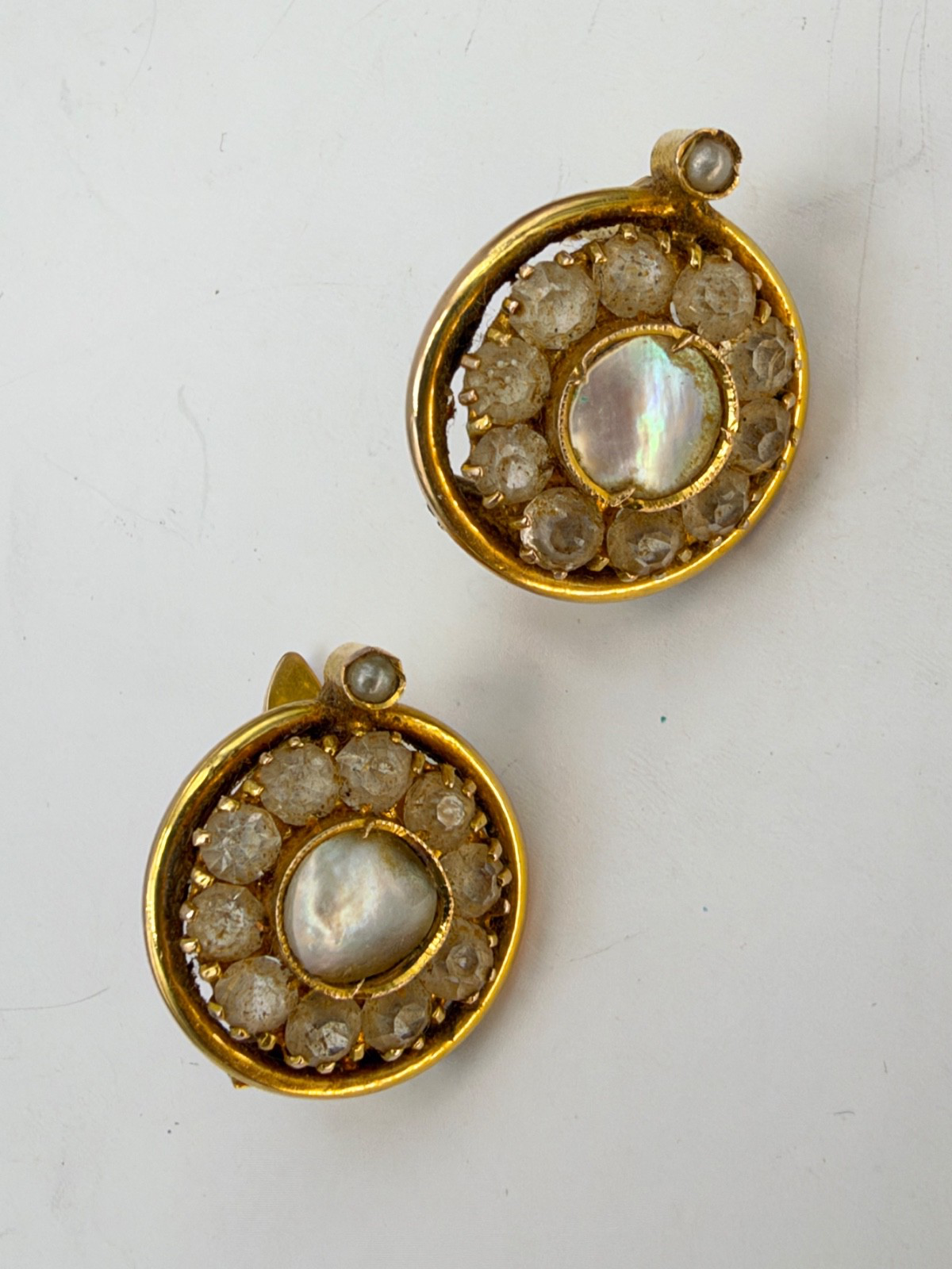 Orecchini antichi in oro 12 kt con madreperla e paste vitree, inizi '900 – foto 6