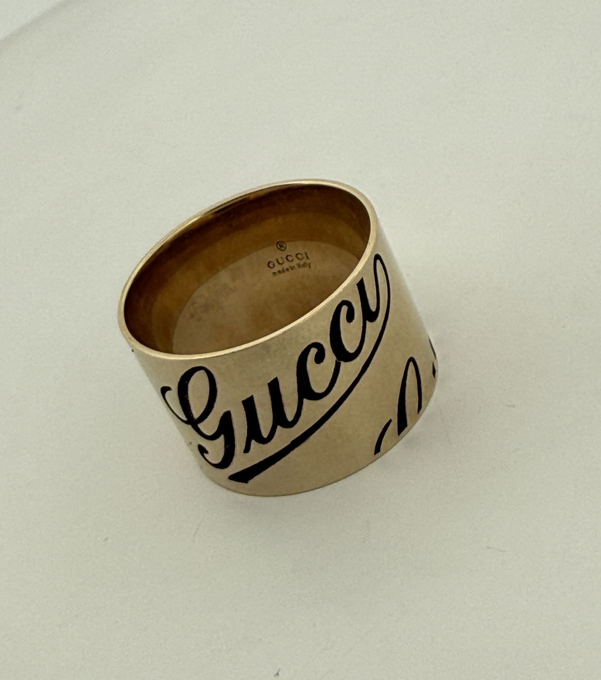 Anello Gucci Icon Prints a fascia larga in oro giallo 18 kt – foto 8
