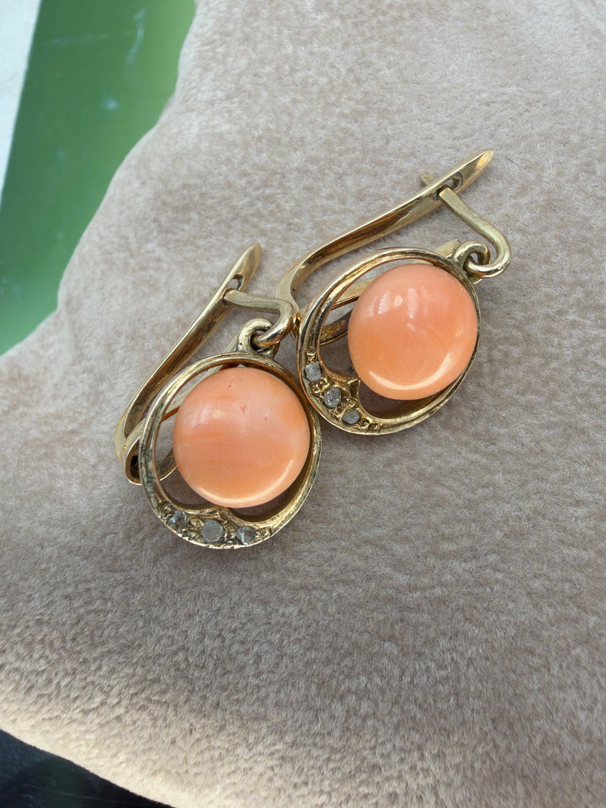 Orecchini antichi in oro rosso 6/7 kt con corallo rosato e diamanti, fine '800 – foto 2