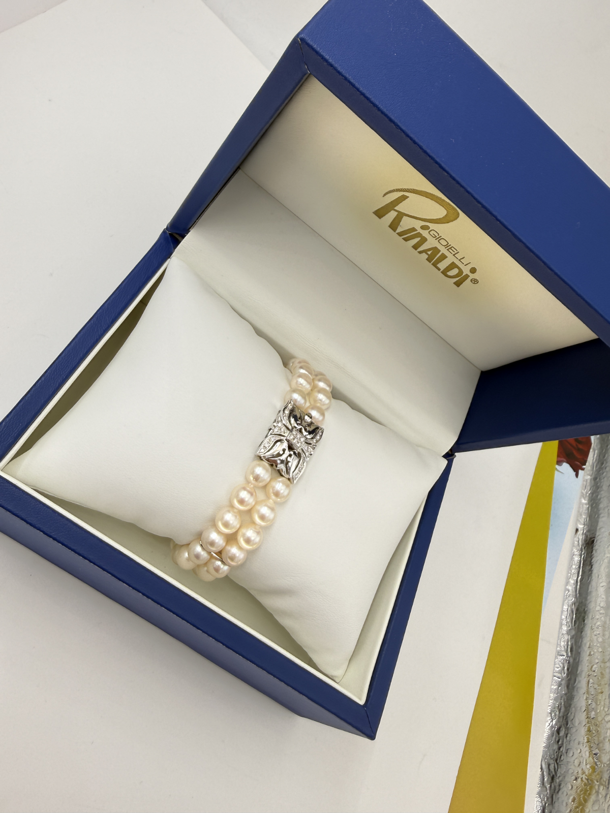 Bracciale doppio filo di perle con chiusura in oro bianco 18 kt e brillanti – foto 3