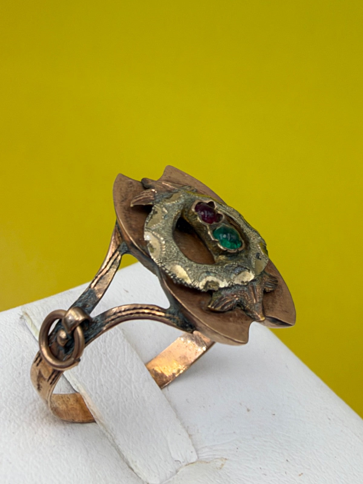 Anello borbonico in oro 6/7 kt con paste vitree verde e rossa, fine '800 – foto 6