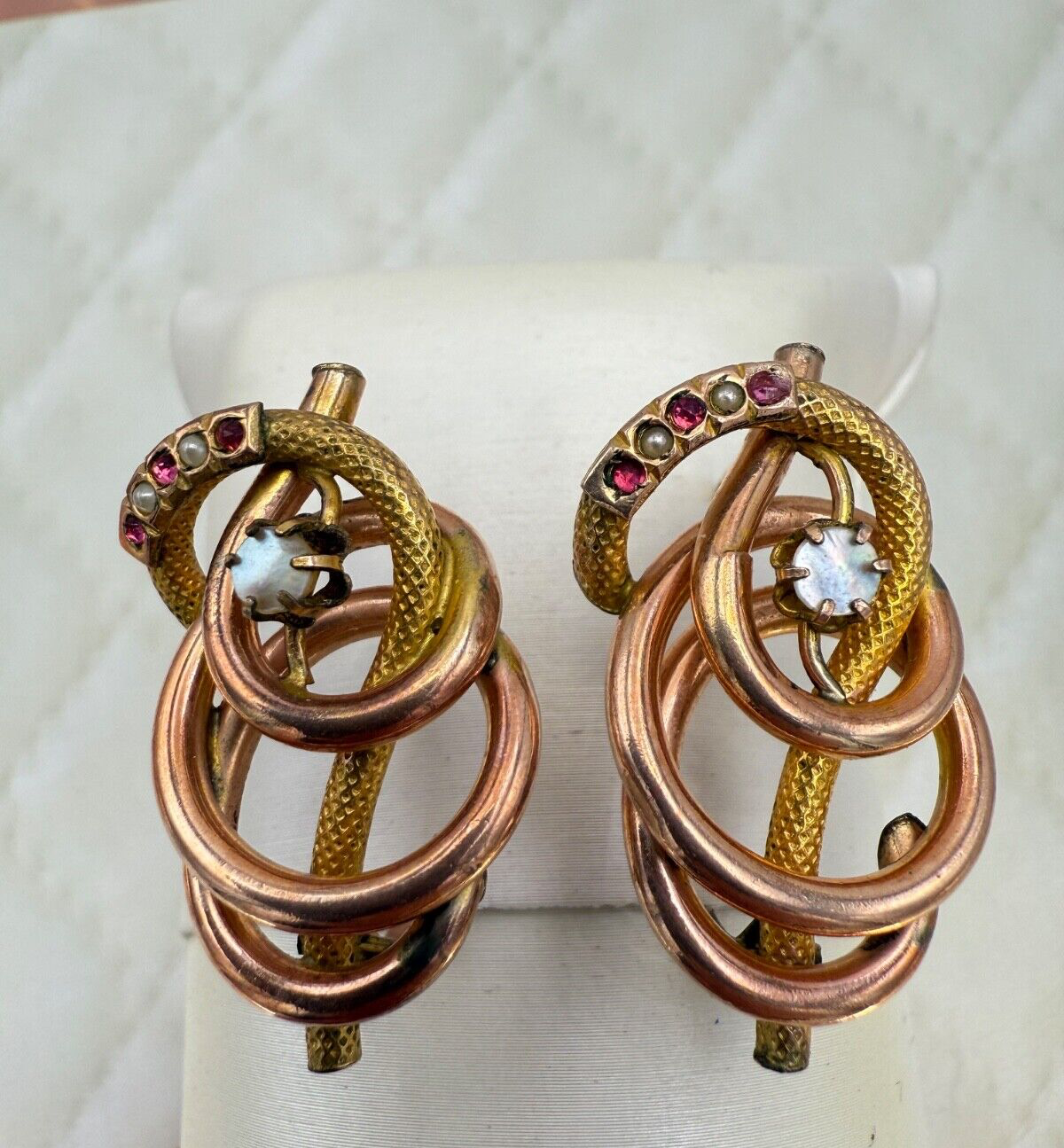 Orecchini antichi in oro 6/7 kt con paste vitree rosse e microperle, '900 – foto 11