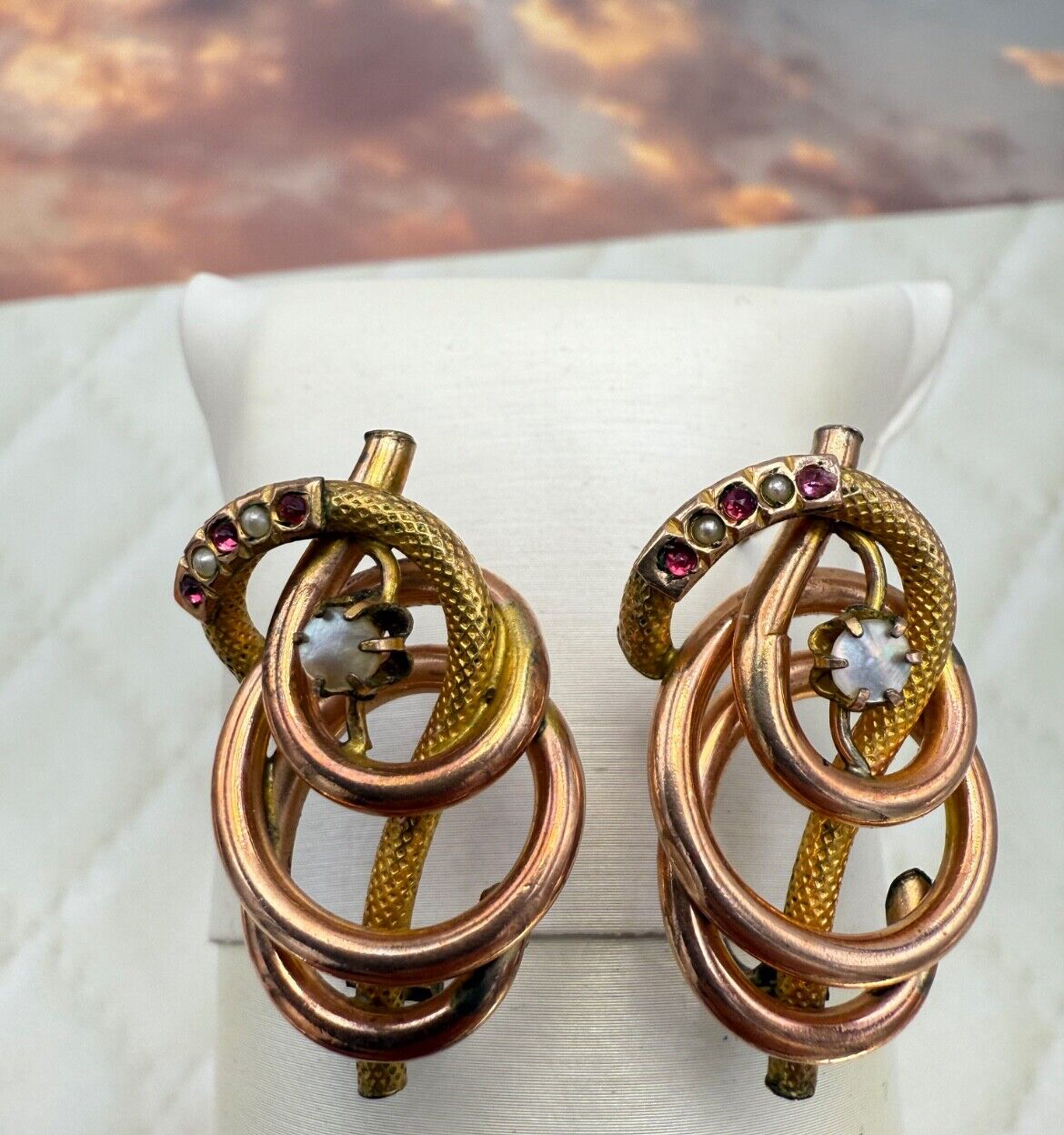 Orecchini antichi in oro 6/7 kt con paste vitree rosse e microperle, '900 – foto 6