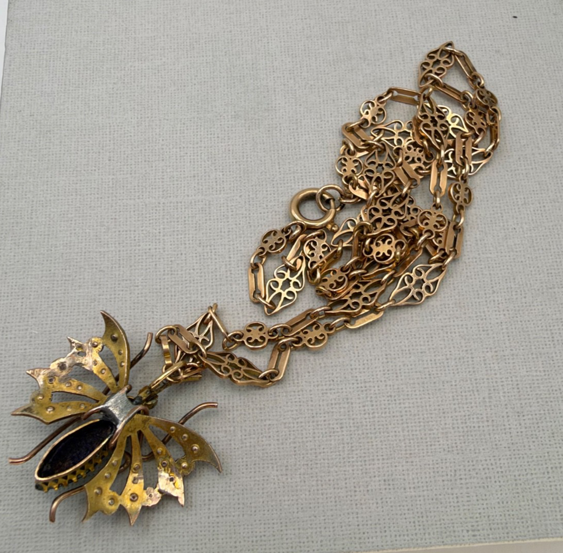 Collana antica in oro 6/7 kt con pendente a farfalla, perle e pietre rosse – foto 5