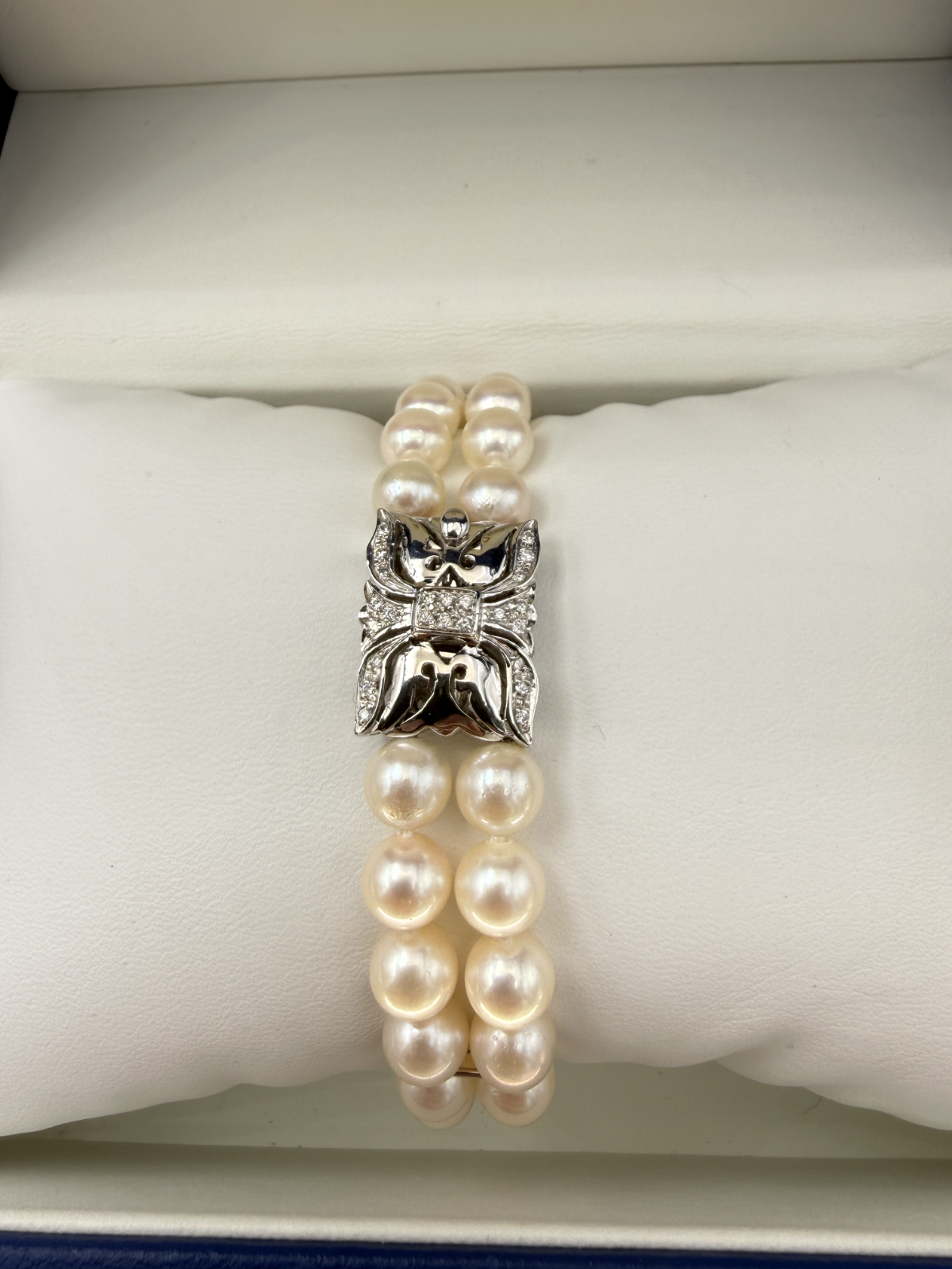 Bracciale doppio filo di perle con chiusura in oro bianco 18 kt e brillanti – foto 2