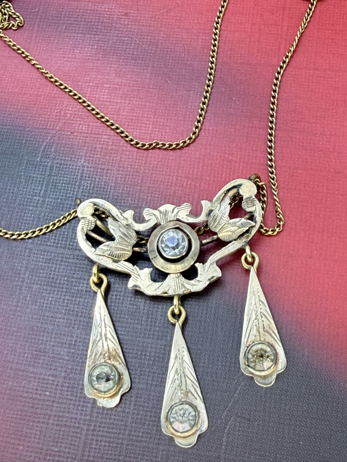 Collanina con pendente antico in oro bianco e giallo 12 kt, anni '20 – foto 2