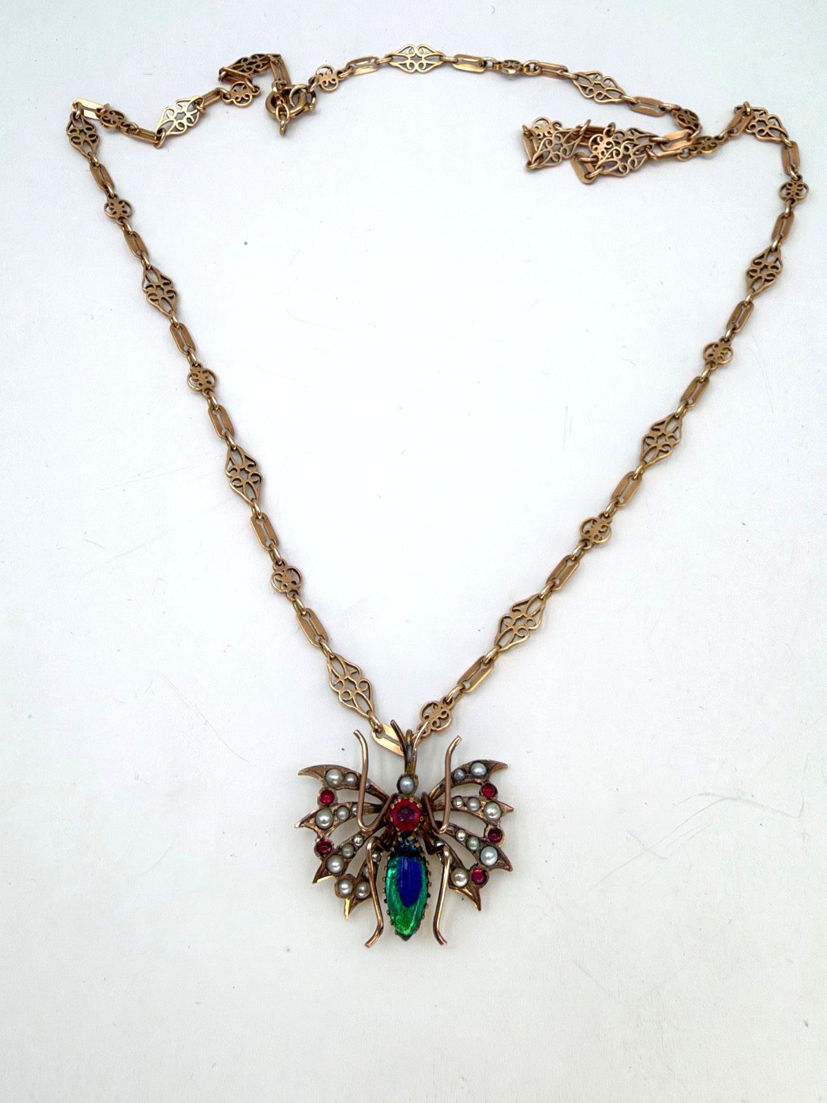 Collana antica in oro 6/7 kt con pendente a farfalla, perle e pietre rosse – foto 4