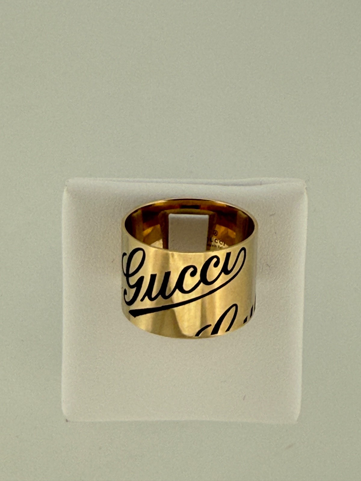 Anello Gucci Icon Prints a fascia larga in oro giallo 18 kt – foto 6