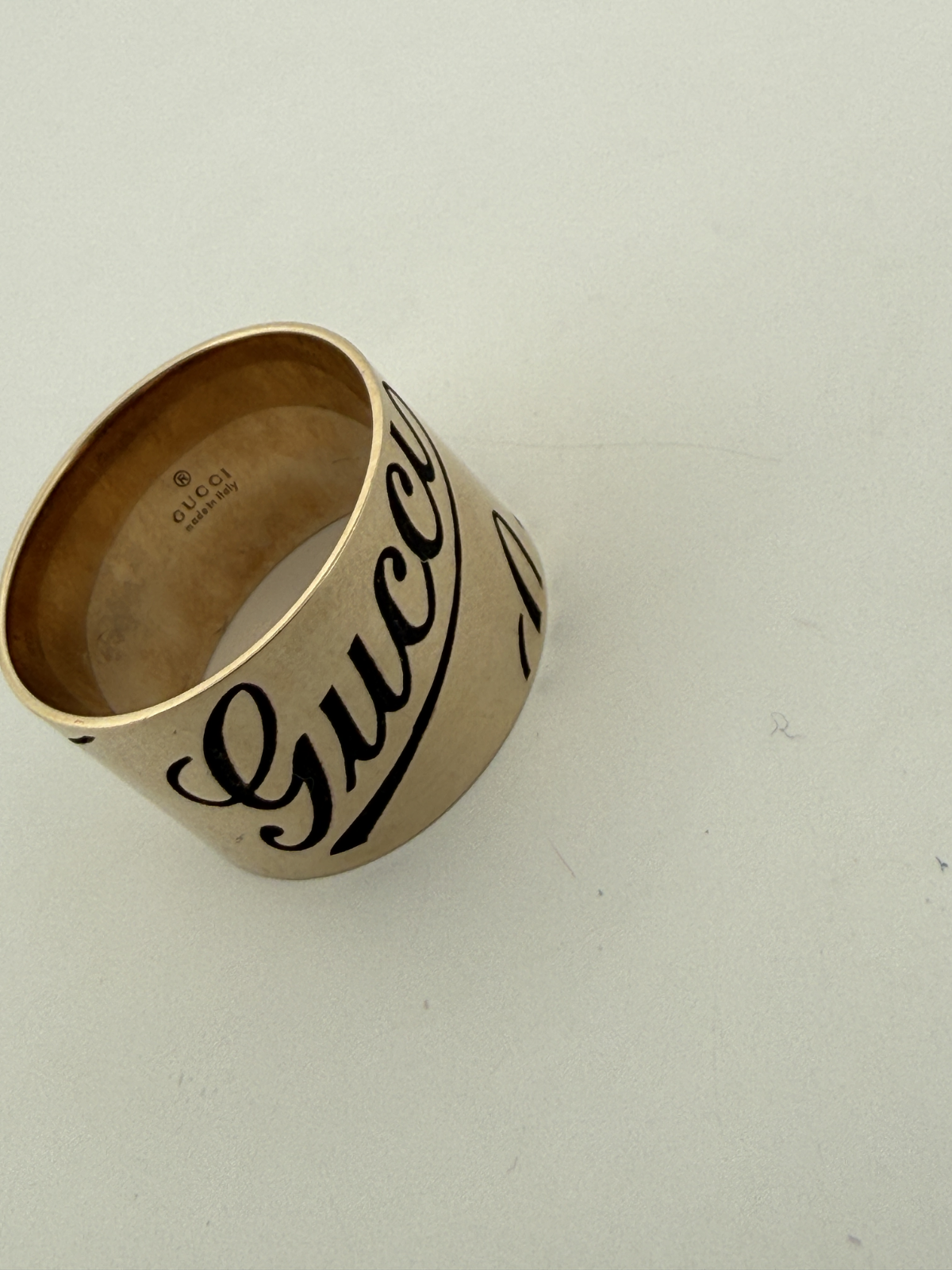 Anello Gucci Icon Prints a fascia larga in oro giallo 18 kt – foto 12