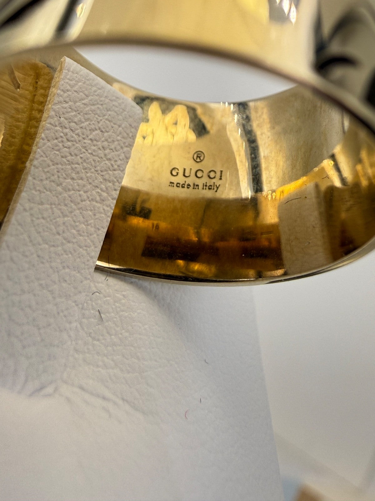 Anello Gucci Icon Prints a fascia larga in oro giallo 18 kt – foto 15