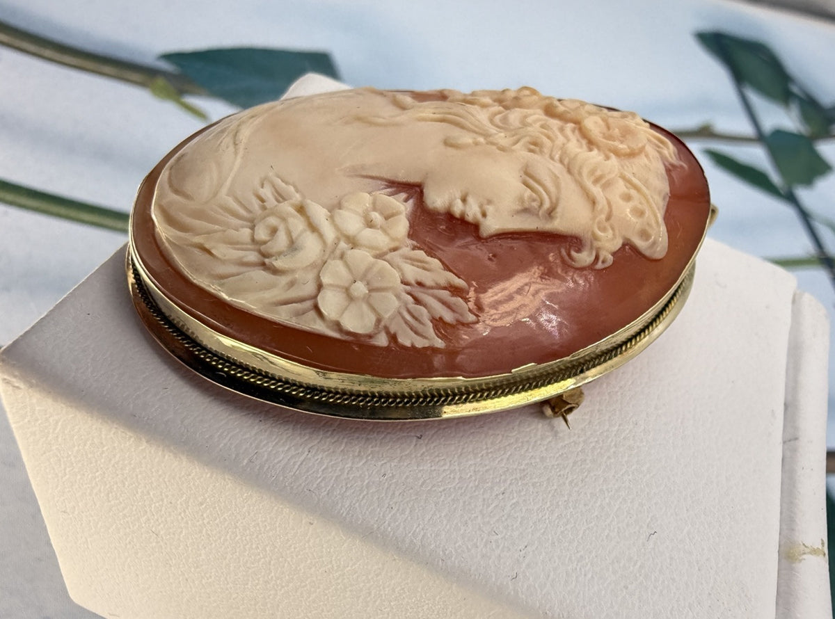 Spilla ciondolo con cammeo in conchiglia volto di donna, oro 18 kt – foto 4