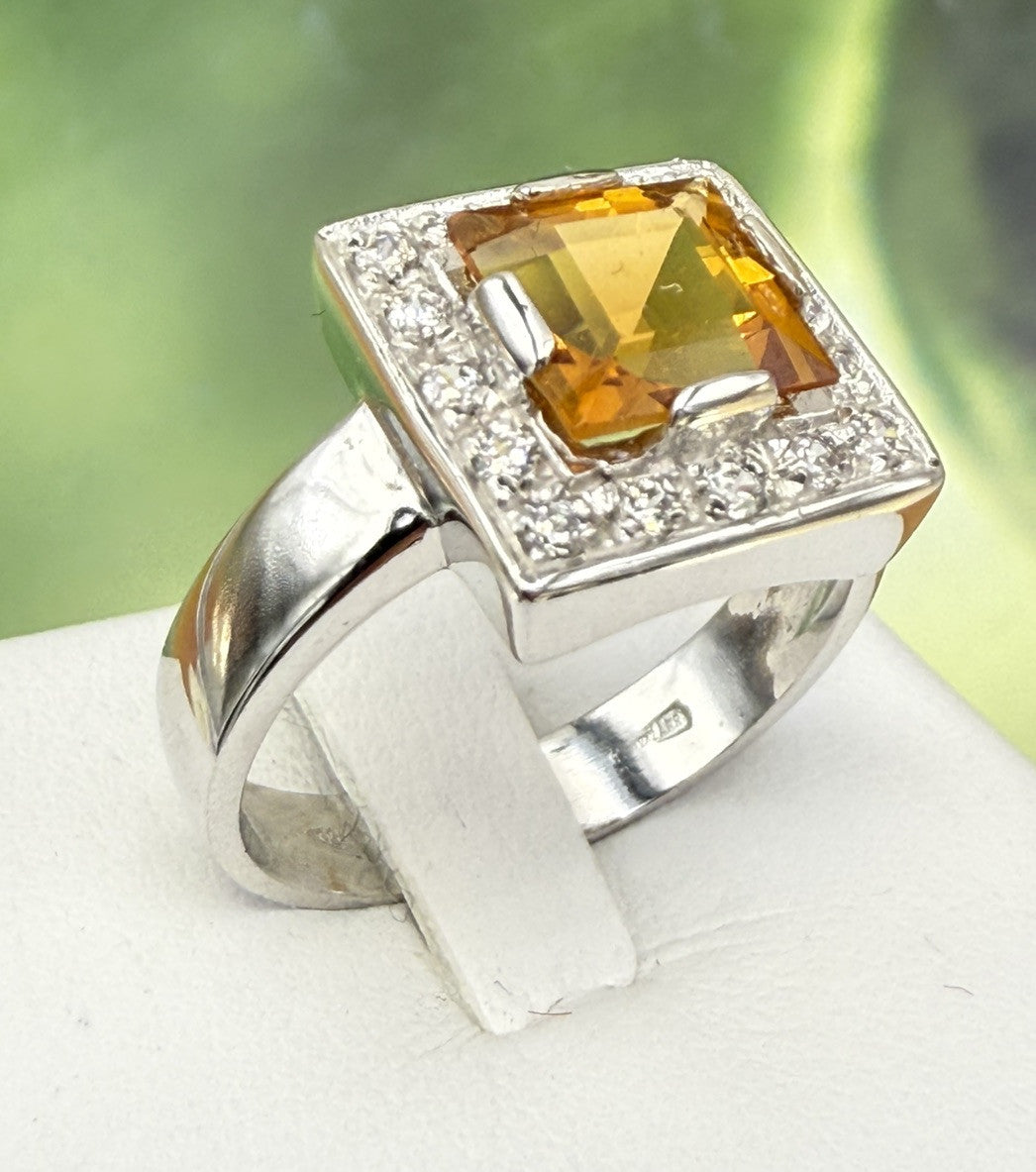 Anello in oro 18 kt con quarzo citrino e contorno di zirconi – foto 12