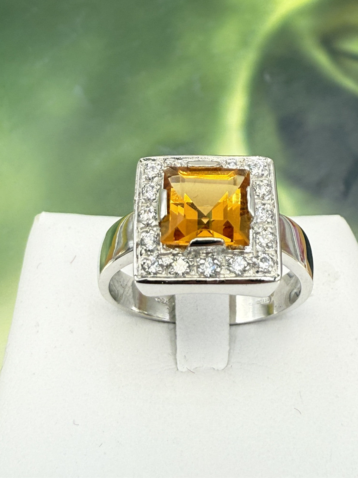 Anello in oro 18 kt con quarzo citrino e contorno di zirconi – foto 11