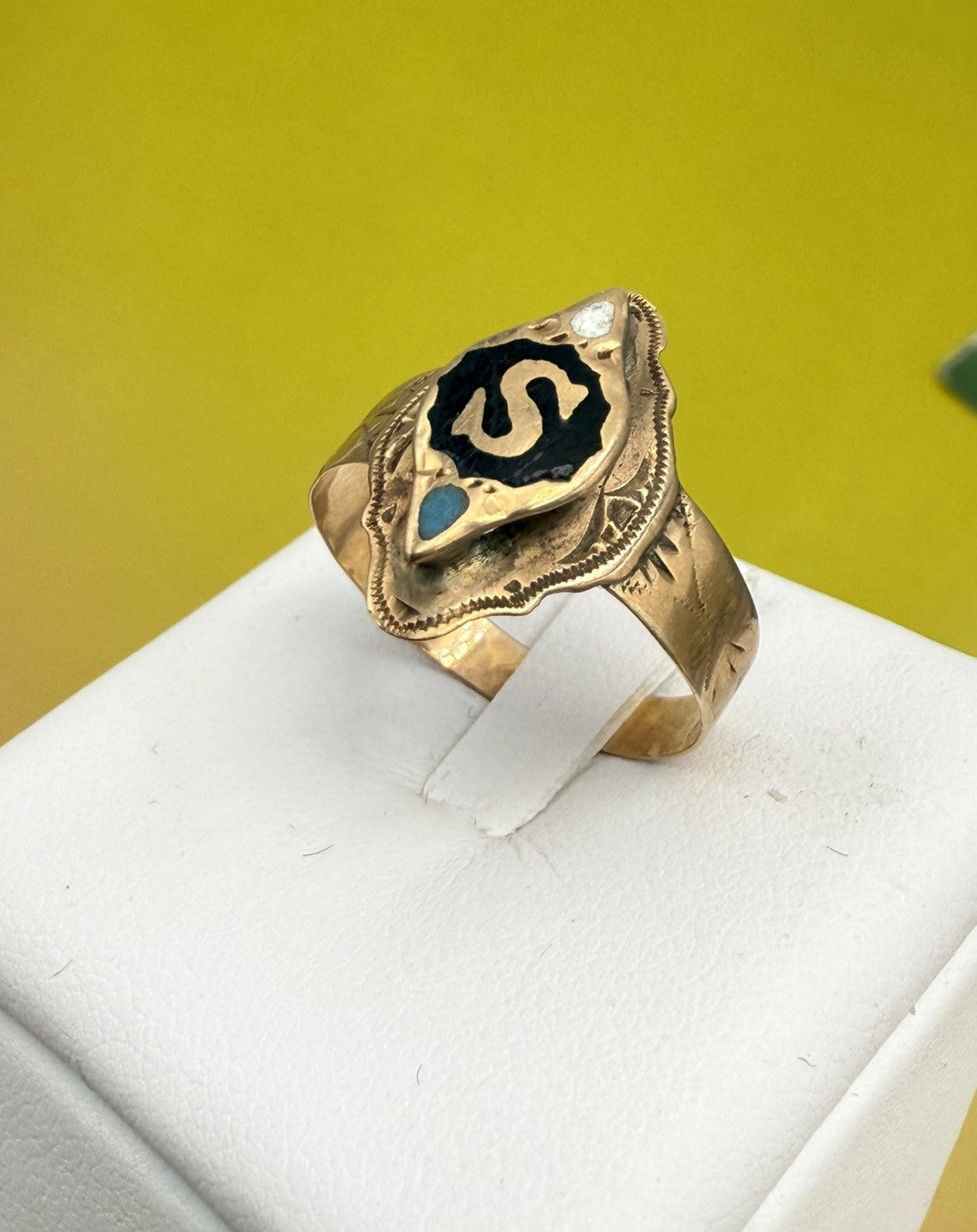 Anello borbonico inciso con lettera S e smalti in oro 6/7 kt, '800 – foto 7