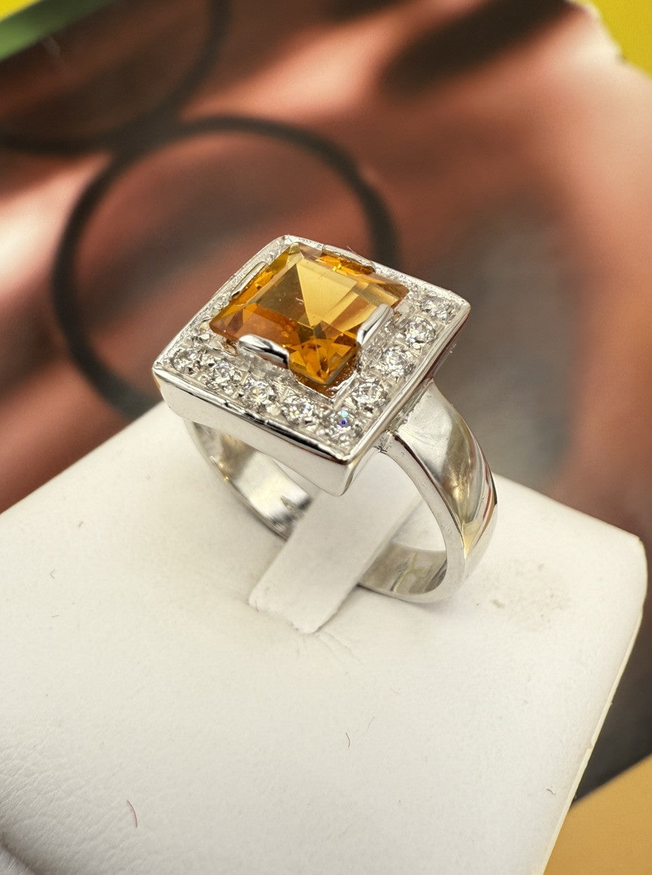 Anello in oro 18 kt con quarzo citrino e contorno di zirconi – foto 8
