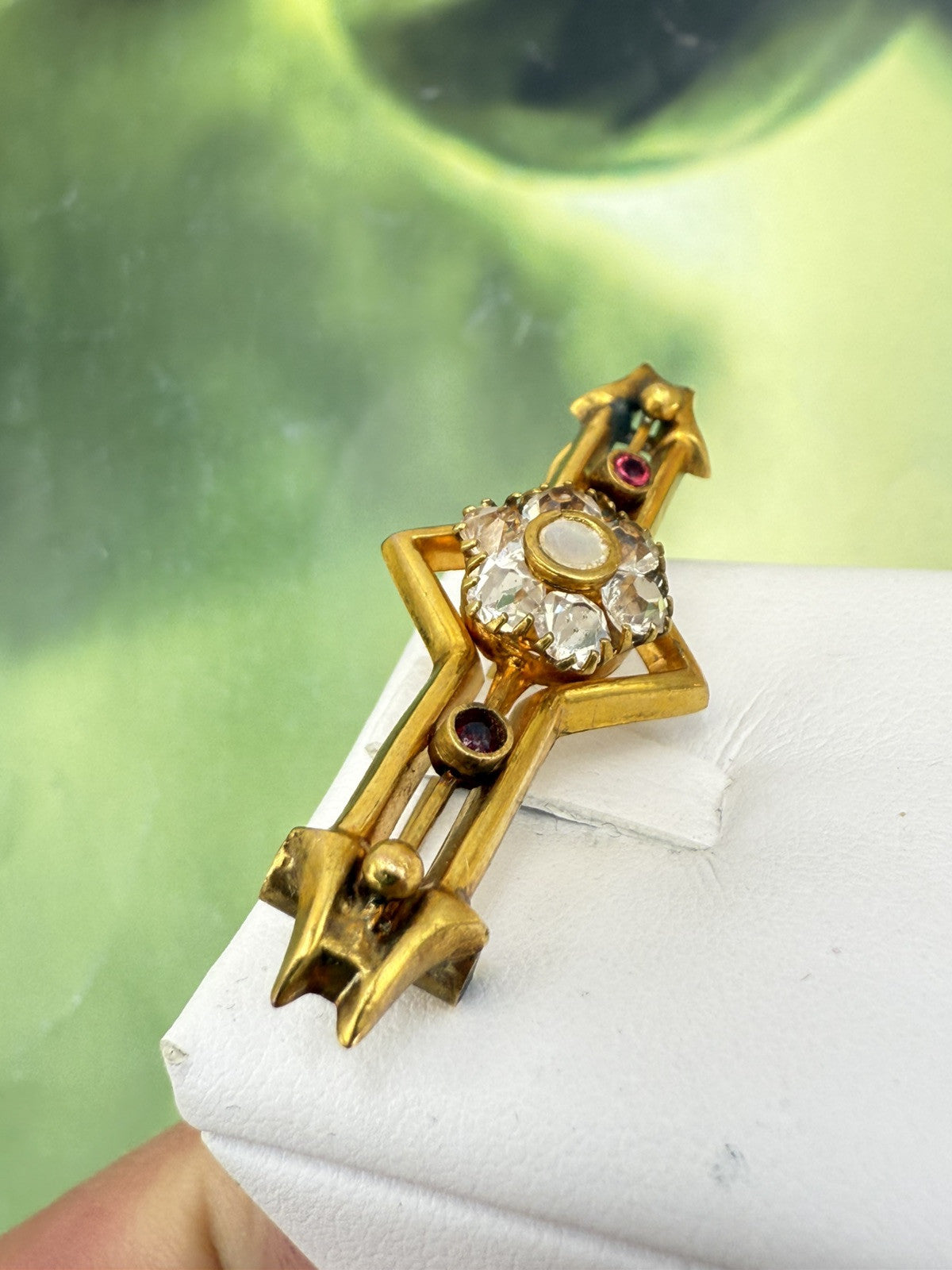 Spilla antica in oro 12 kt con paste vitree bianche e rosse, inizi '900 – foto 9