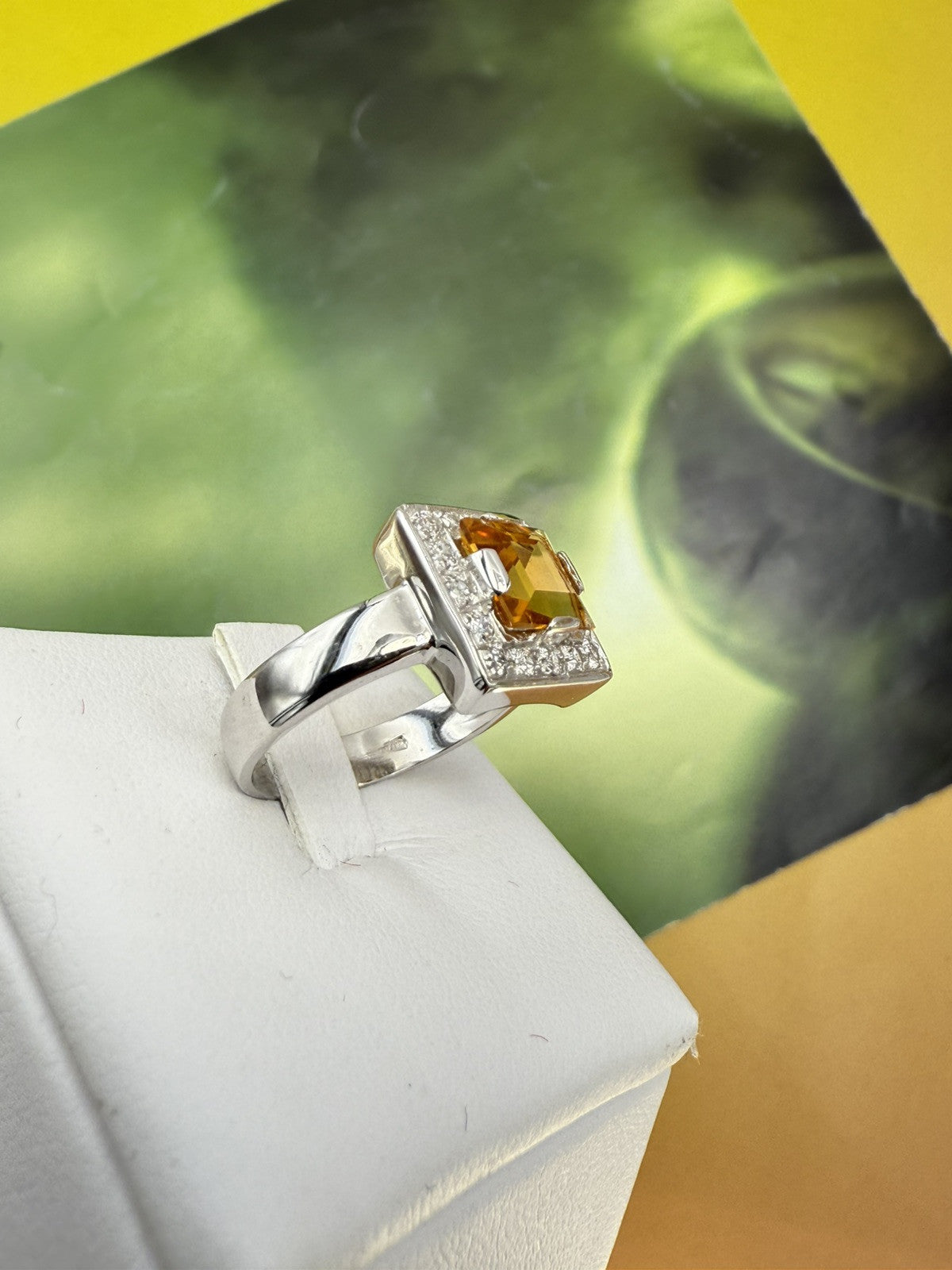 Anello in oro 18 kt con quarzo citrino e contorno di zirconi – foto 7