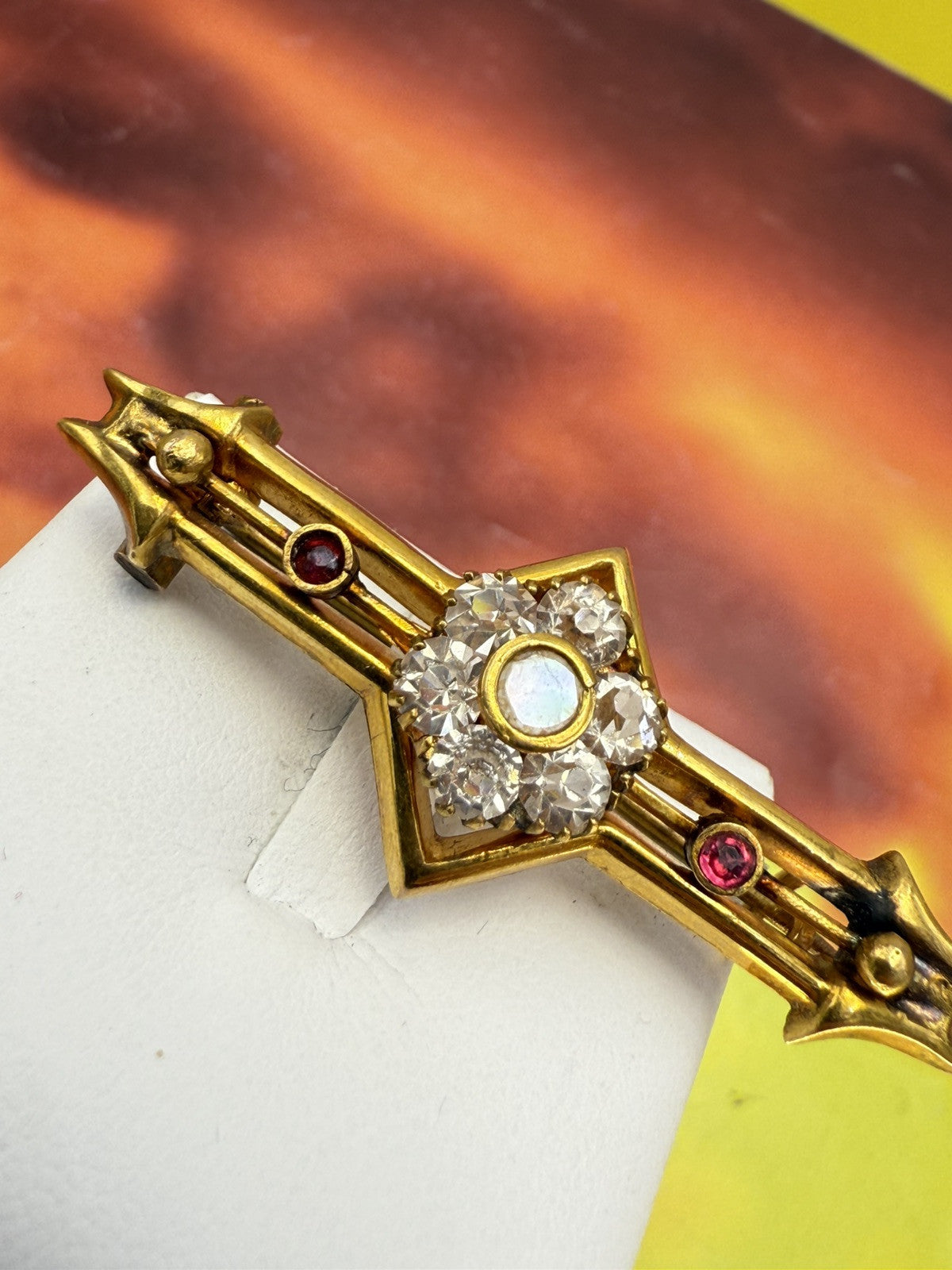Spilla antica in oro 12 kt con paste vitree bianche e rosse, inizi '900 – foto 7