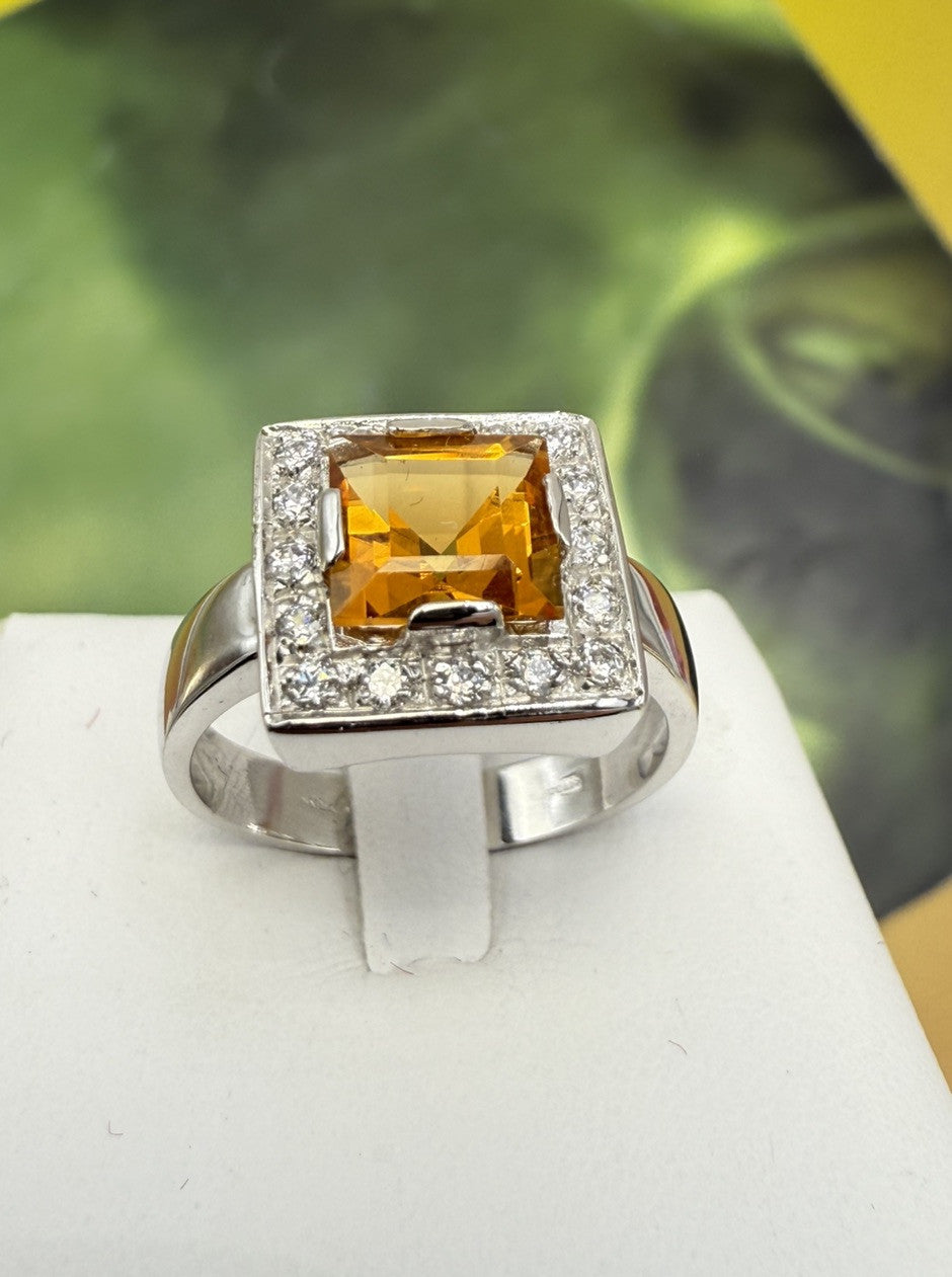Anello in oro 18 kt con quarzo citrino e contorno di zirconi – foto 6