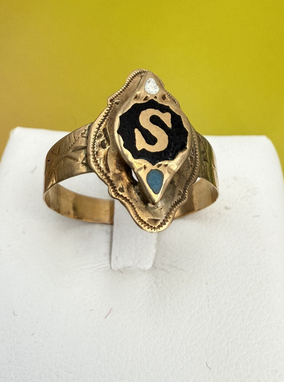 Anello borbonico inciso con lettera S e smalti in oro 6/7 kt, '800