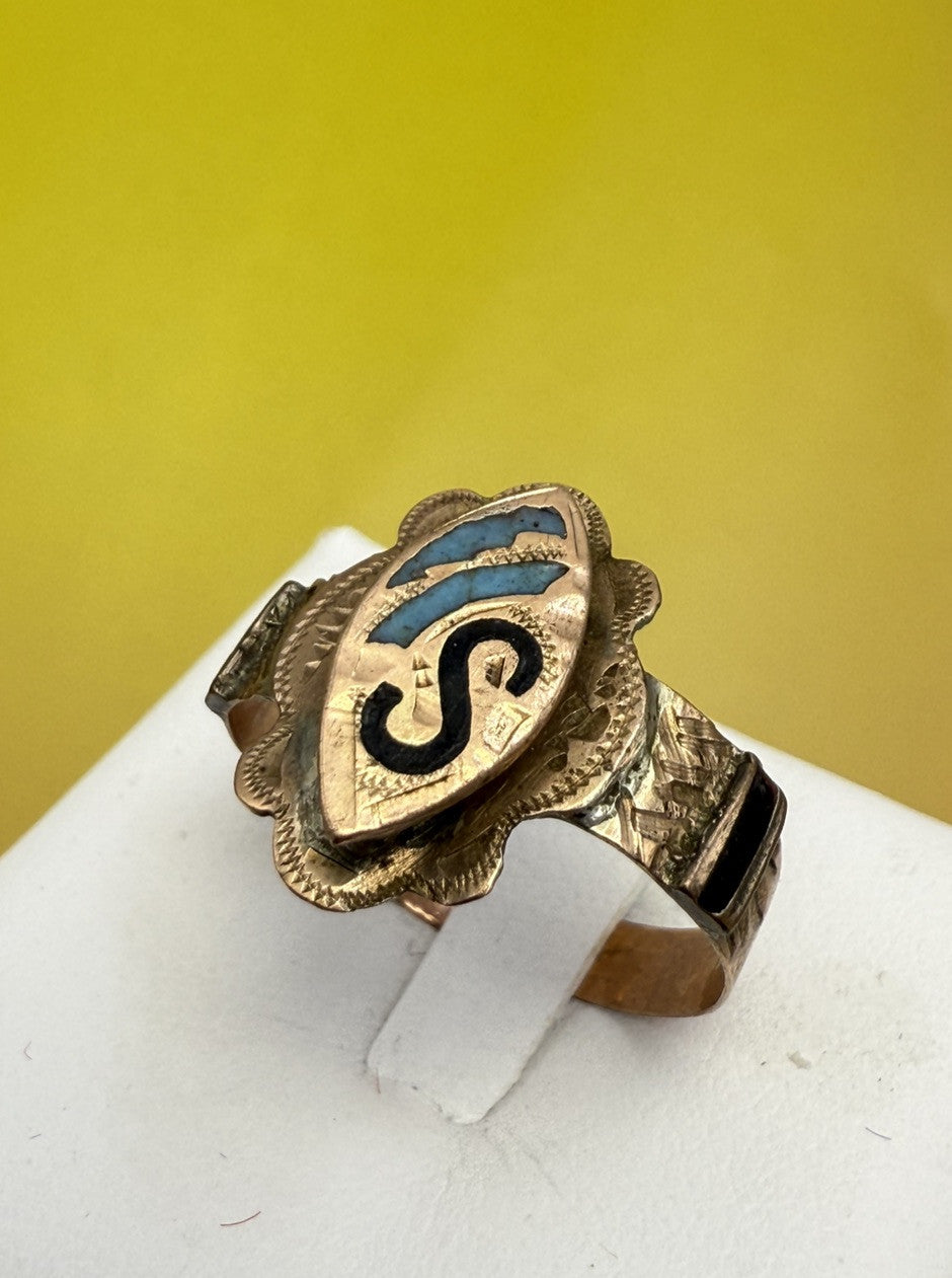 Anello borbonico con smalti e iniziale S in oro 6/7 kt, fine '800