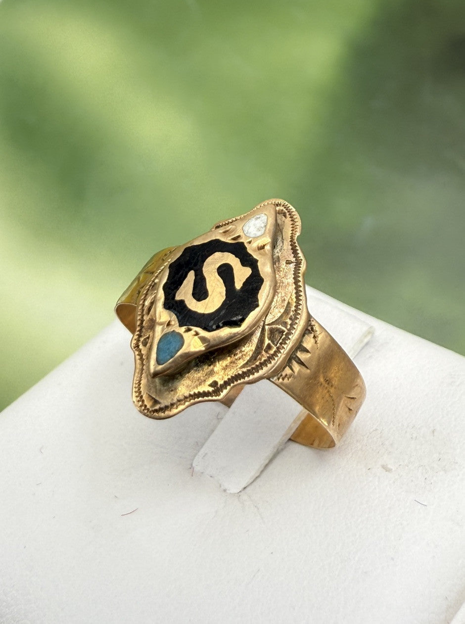 Anello borbonico inciso con lettera S e smalti in oro 6/7 kt, '800 – foto 2